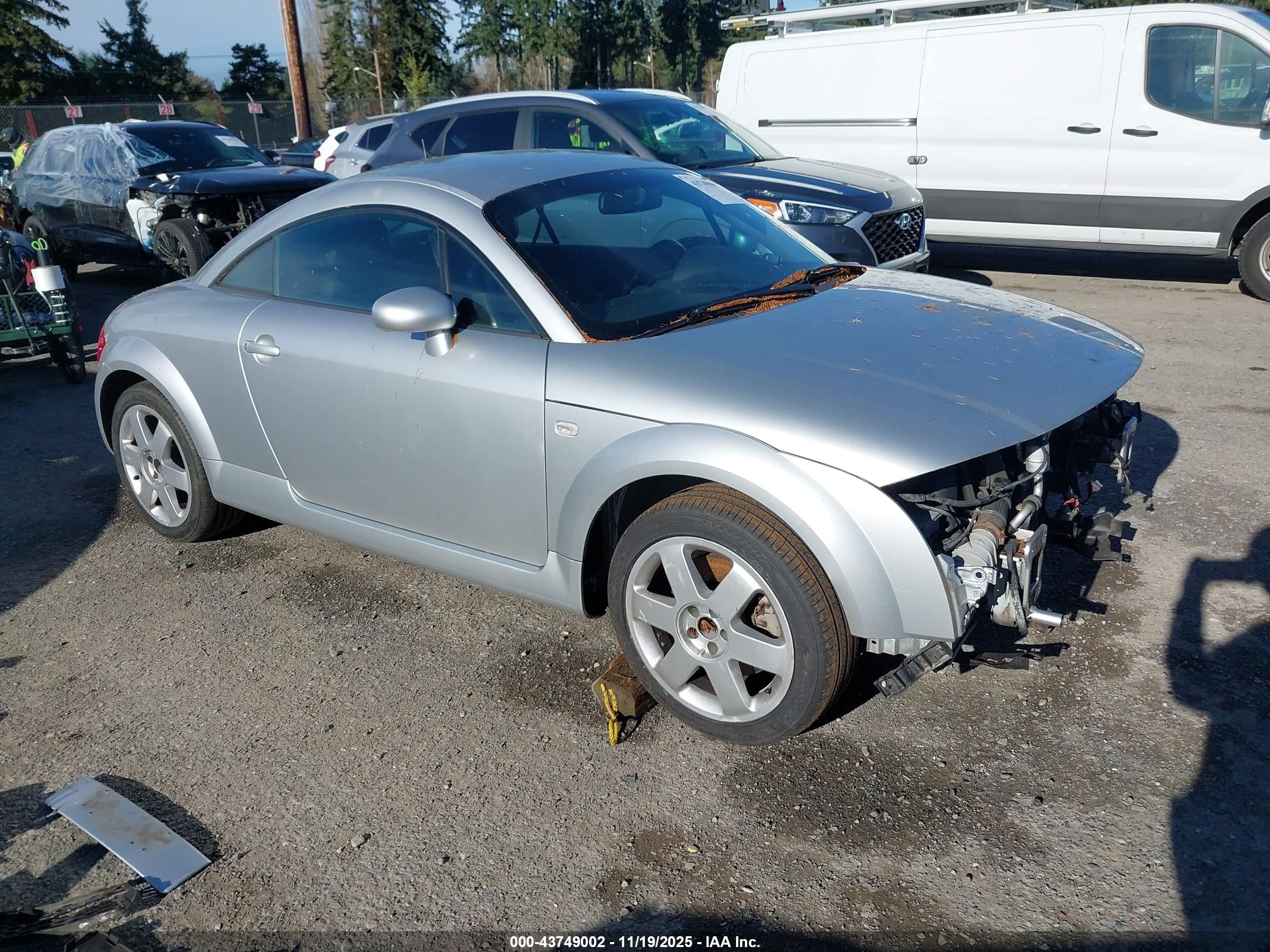 2000 Audi TT, VIN TRUUC28N9Y1052260 — Перед