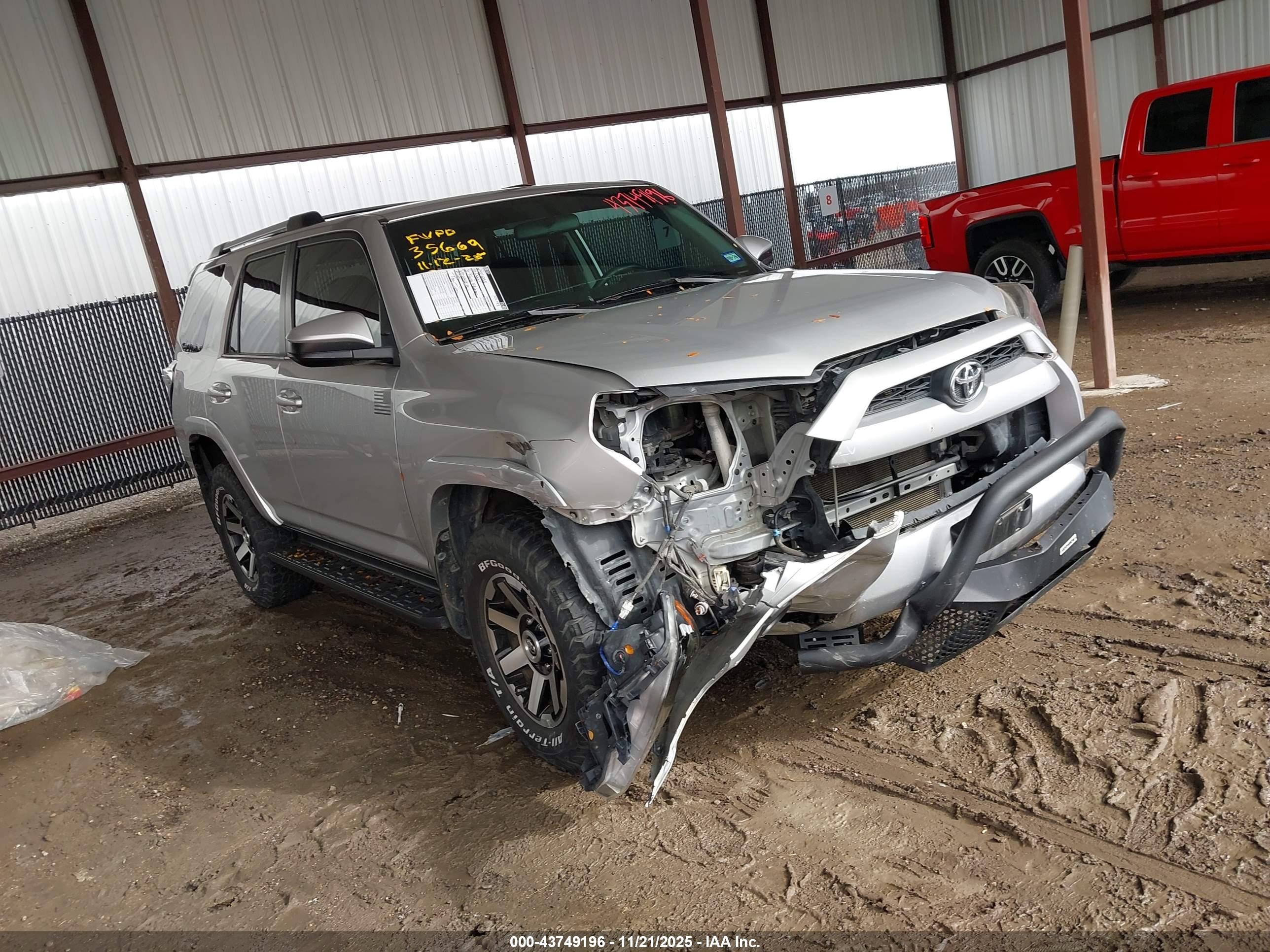 2019 Toyota 4Runner TRD Off Road Premium, VIN JTEBU5JR7K5662845 — Front end