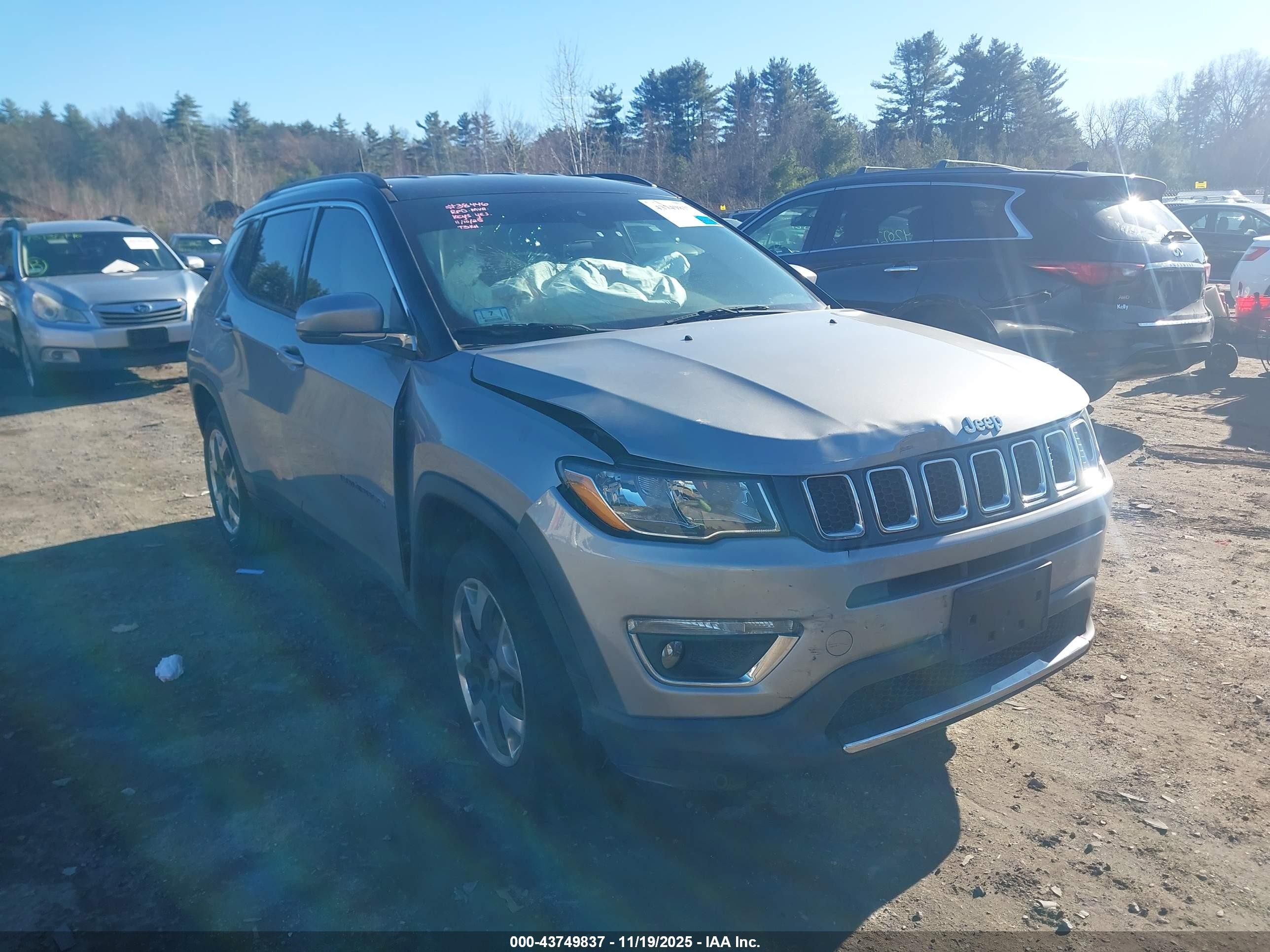 2018 Jeep Compass Limited, VIN 3C4NJDCB6JT212042 — Front end