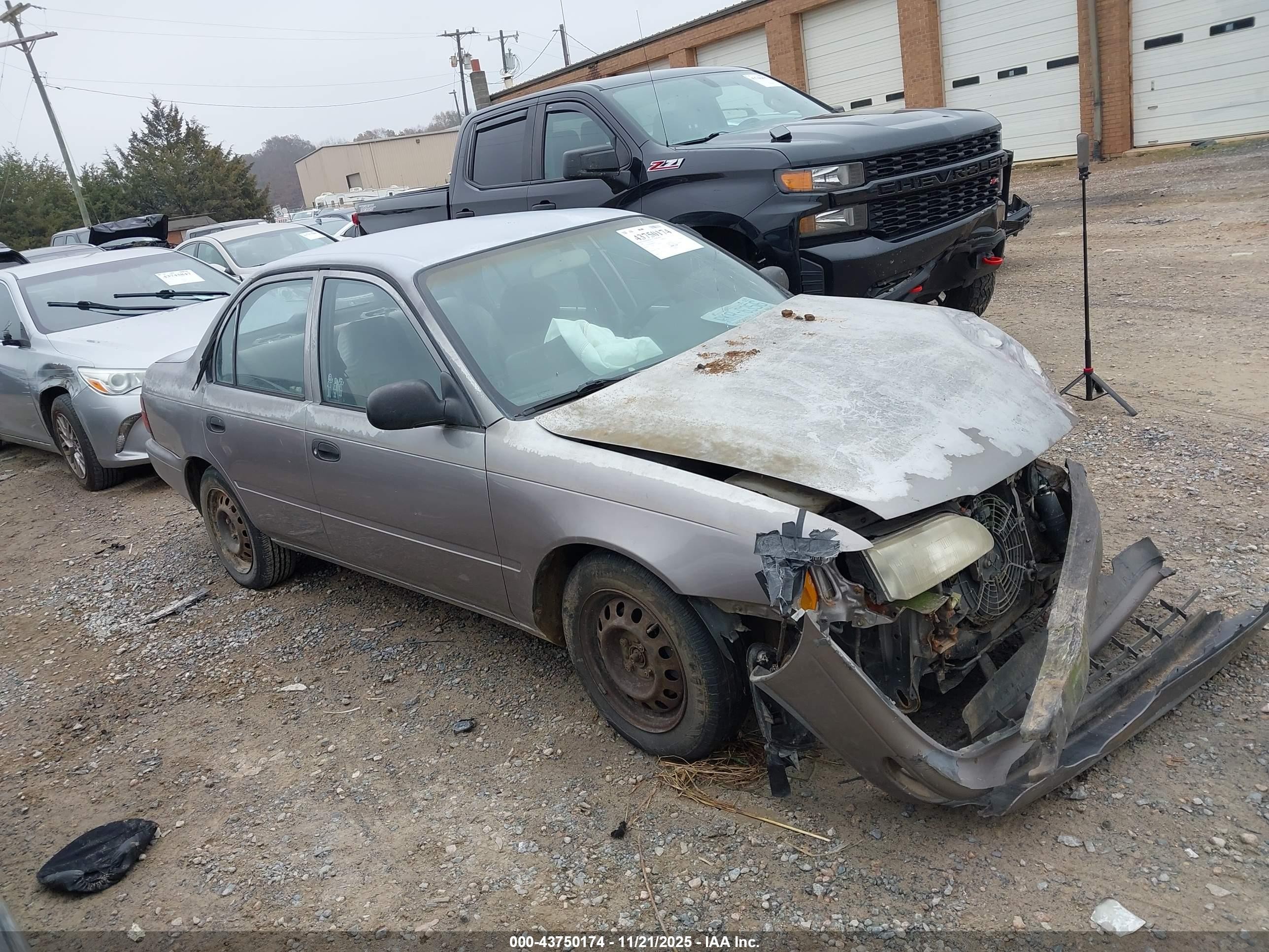 1995 Toyota Corolla, VIN JT2AE04B9S0099866 — Front end