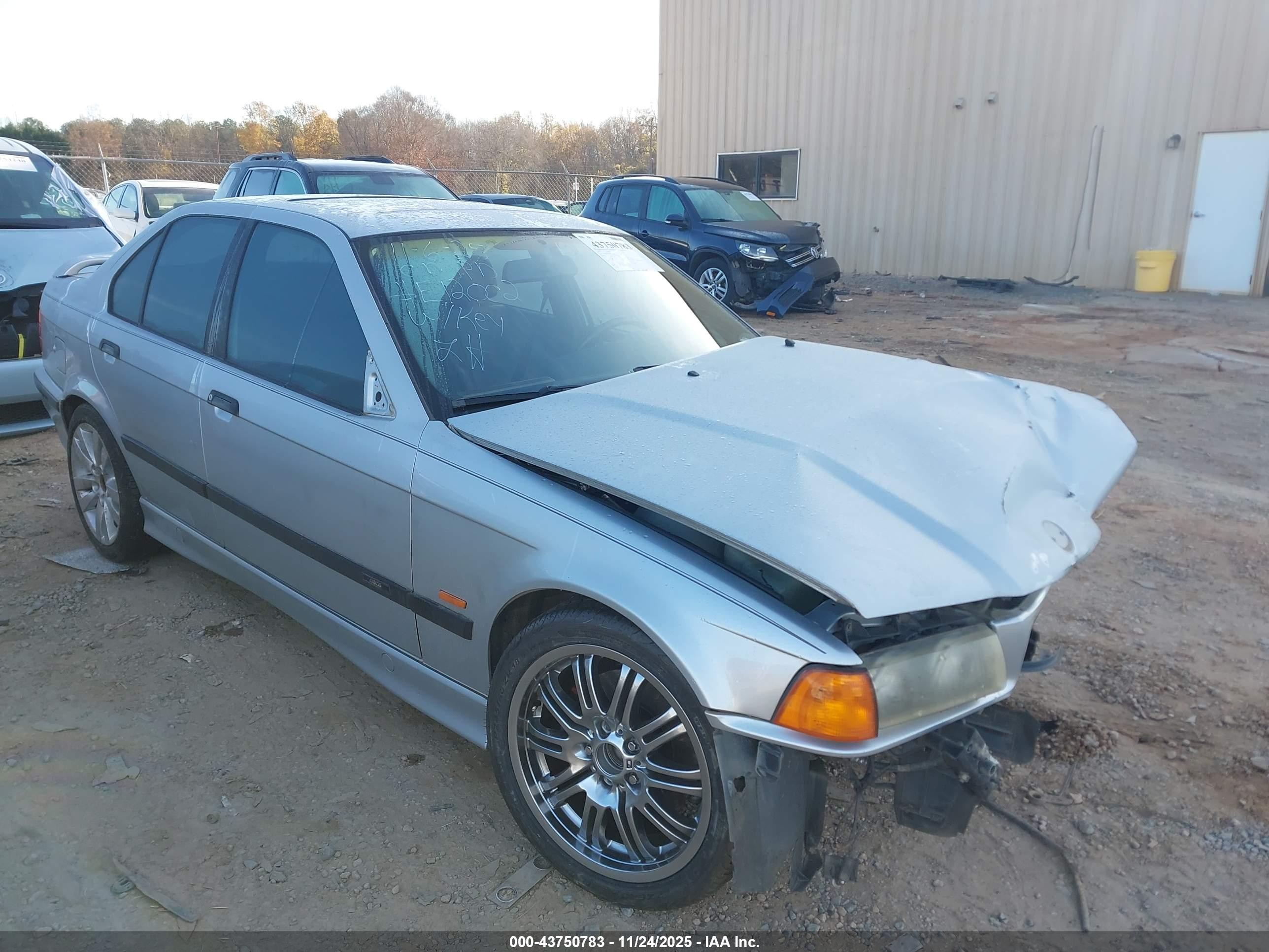 1997 BMW M3, VIN WBSCD0327VEE12002 — Перед
