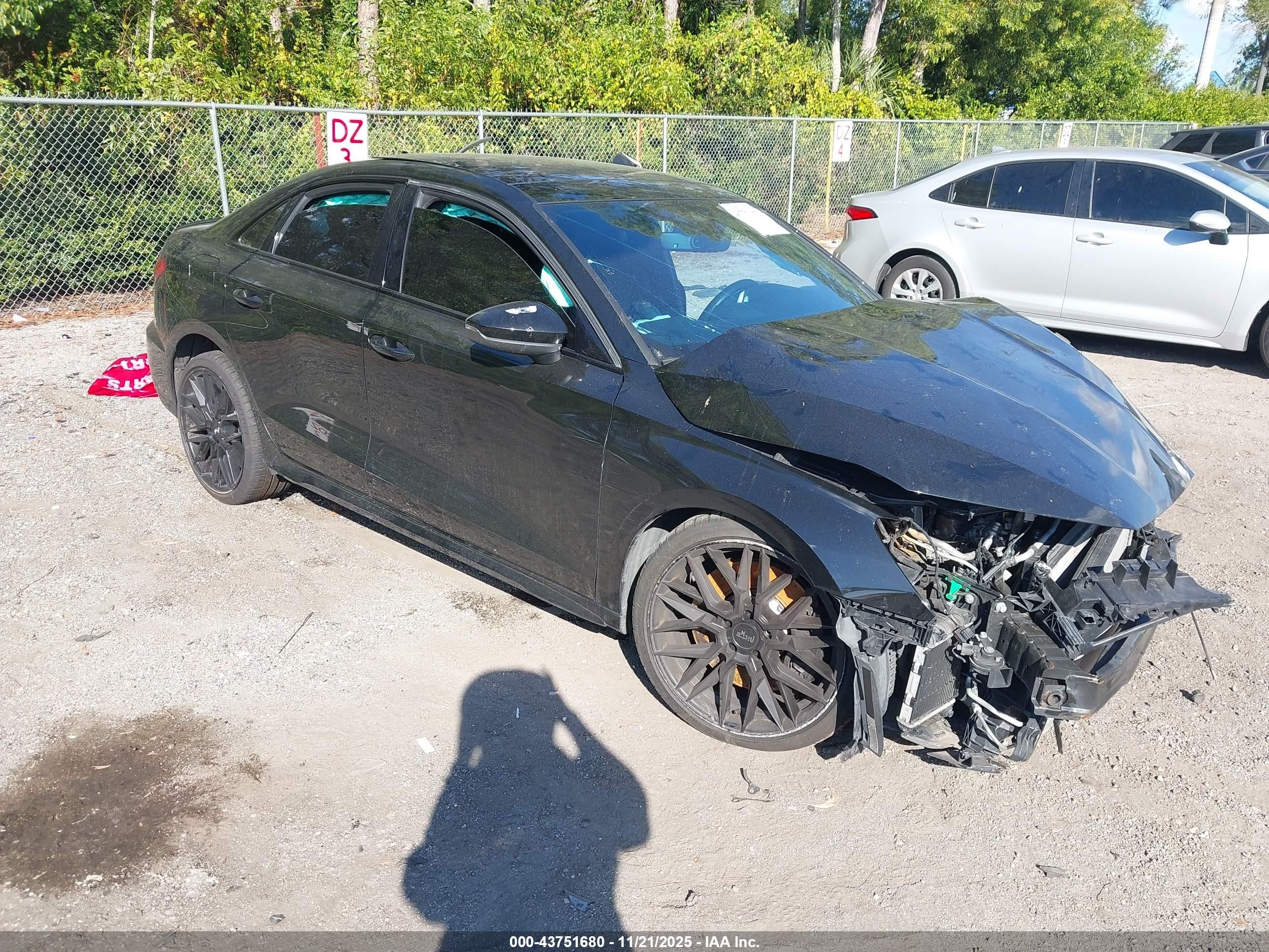 2024 Audi S3 Premium Plus, VIN WAUH3DGY6RA017581 — Бок