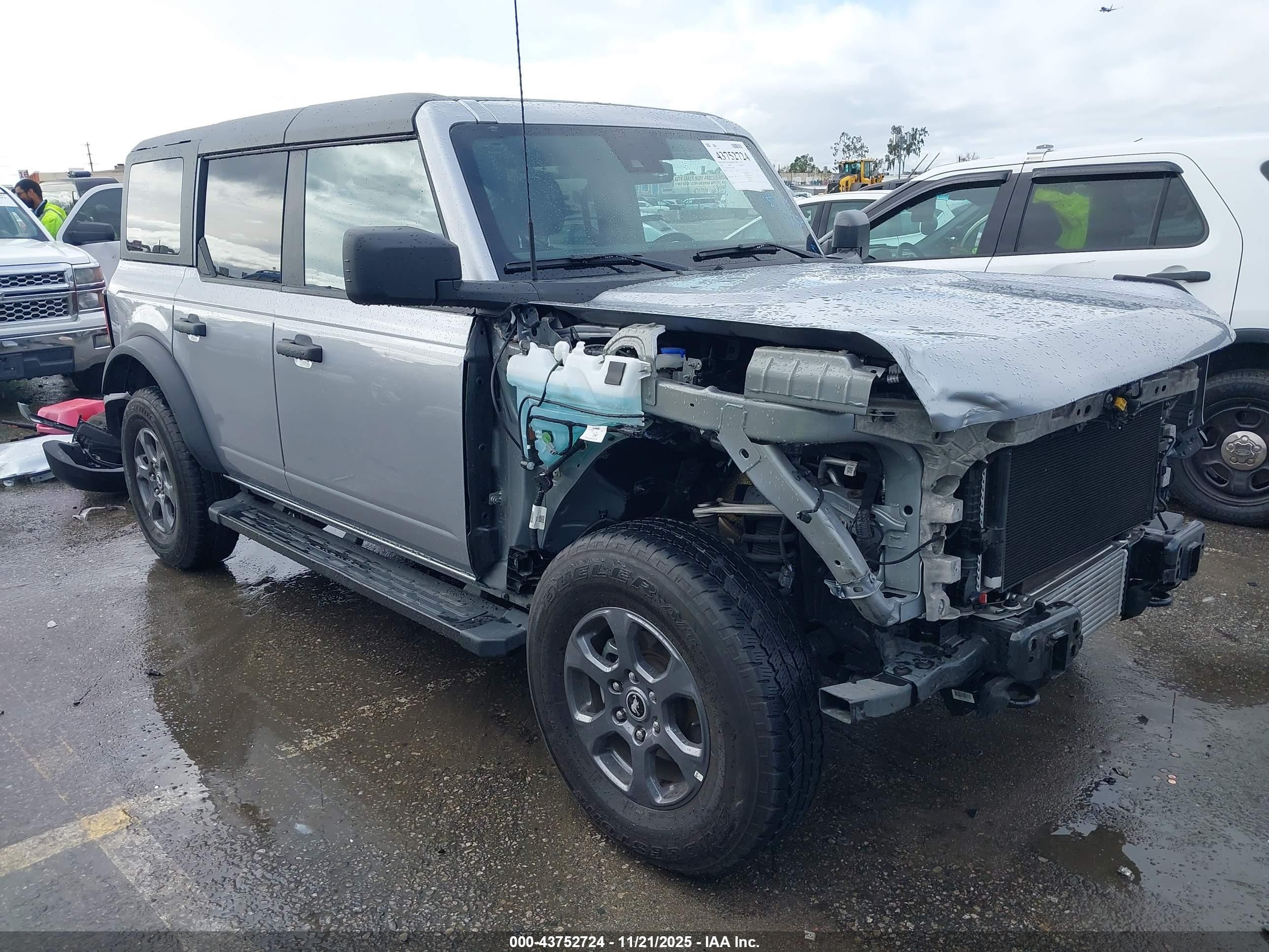 2024 Ford Bronco Big Bend, VIN 1FMDE7BH2RLA66989 — Front end