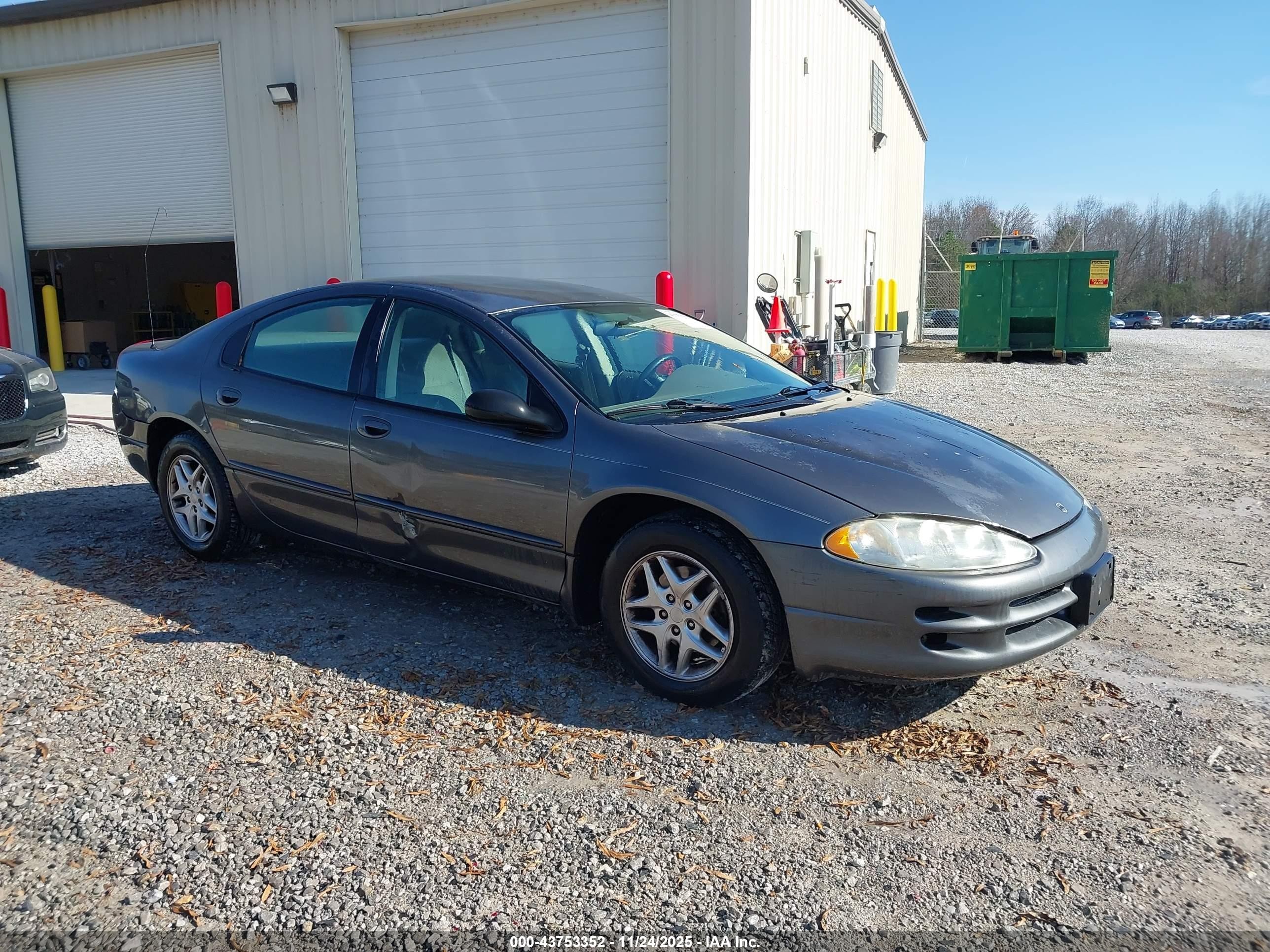 2003 Dodge Intrepid SE, VIN 2B3HD46RX3H563319 — Перед