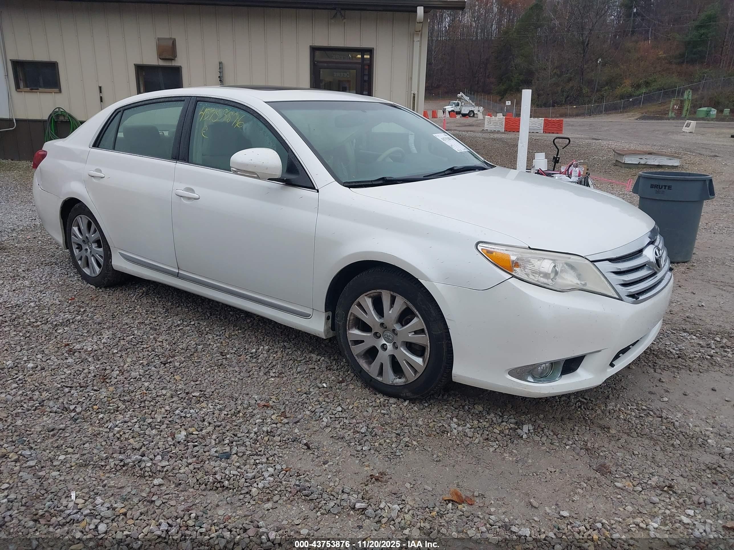 2012 Toyota Avalon Limited, VIN 4T1BK3DB1CU461006 — Side