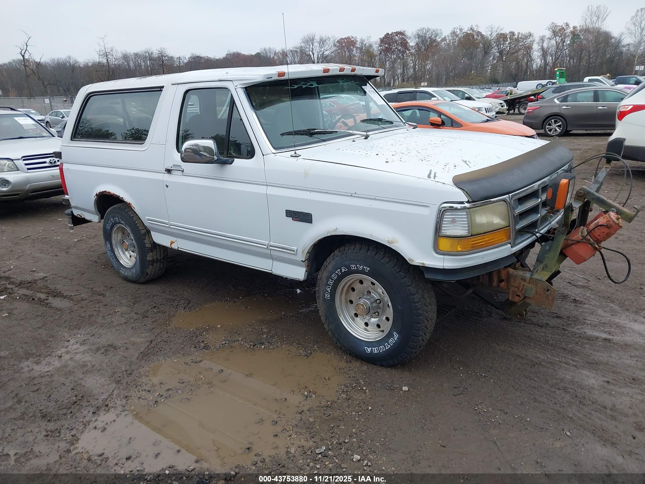 1993 Ford Bronco Eddie Bauer, VIN 1FMEU15N0PLA51961 — All over