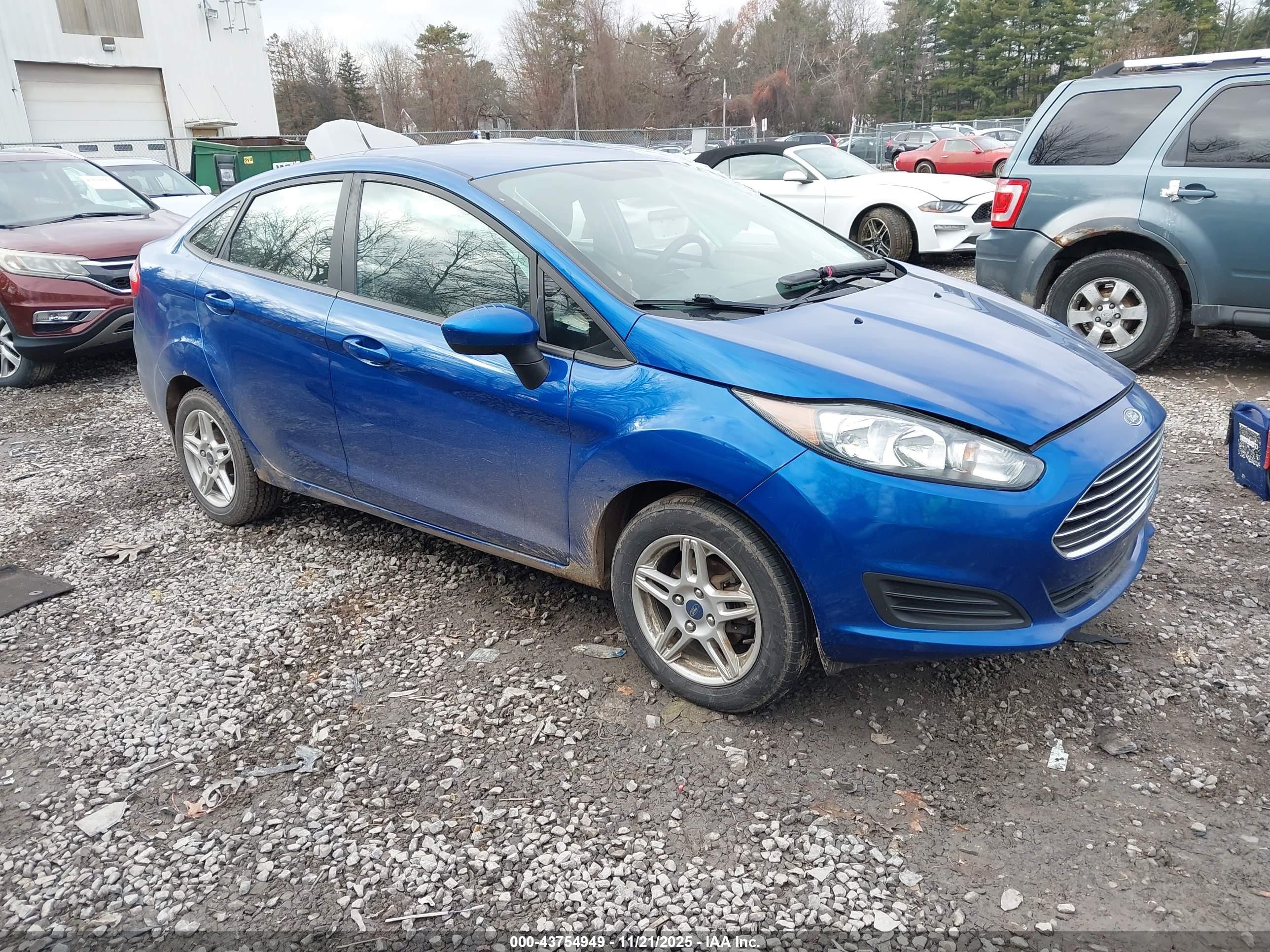 2019 Ford Fiesta SE, VIN 3FADP4BJ0KM156071 — Side