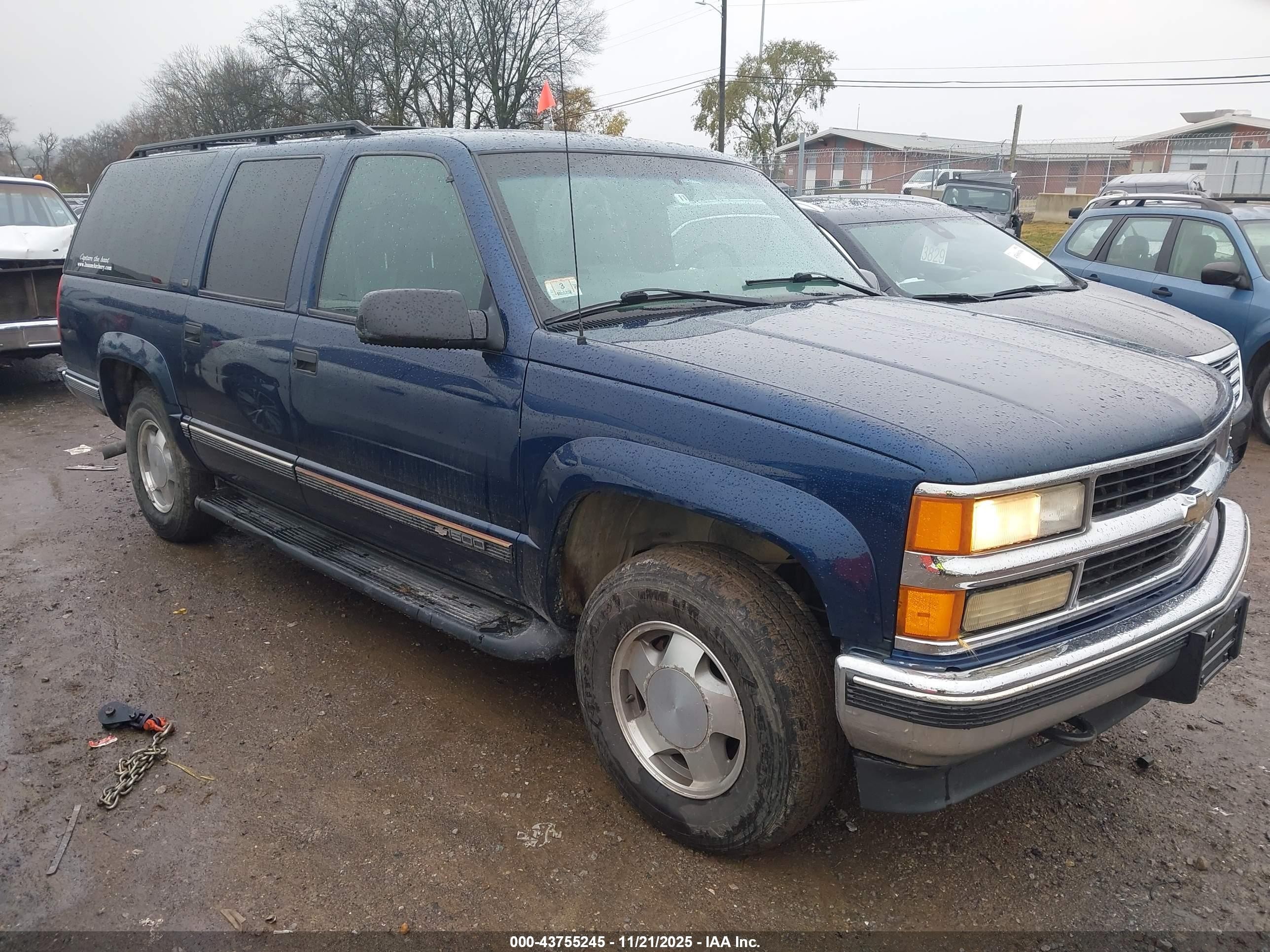 1997 Chevrolet Suburban, VIN 3GNFK16R5VG189156 — Normal wear