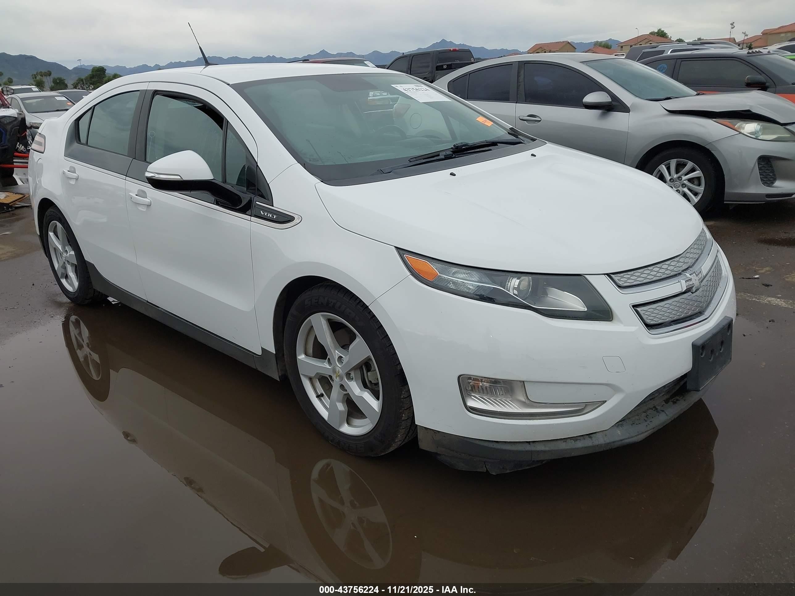 2014 Chevrolet Volt, VIN 1G1RE6E48EU142922 — Front end