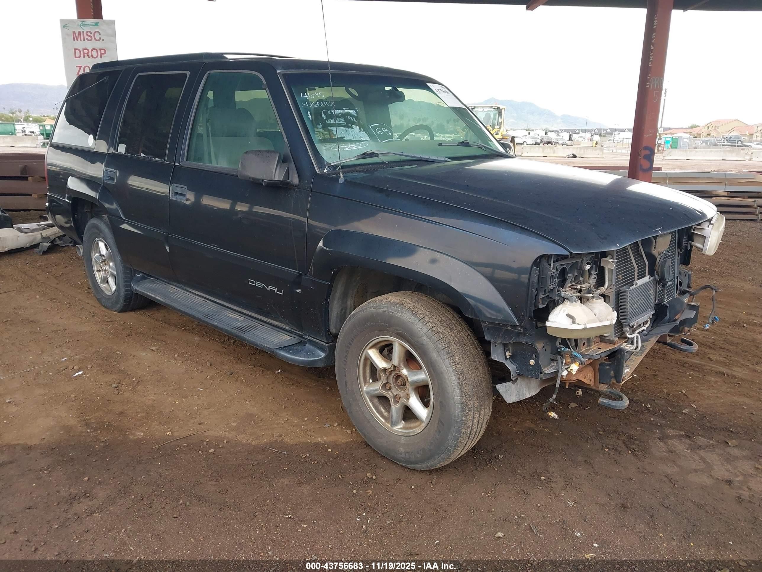 2000 GMC Denali, VIN 1GKEK63R1YR230476 — Перед