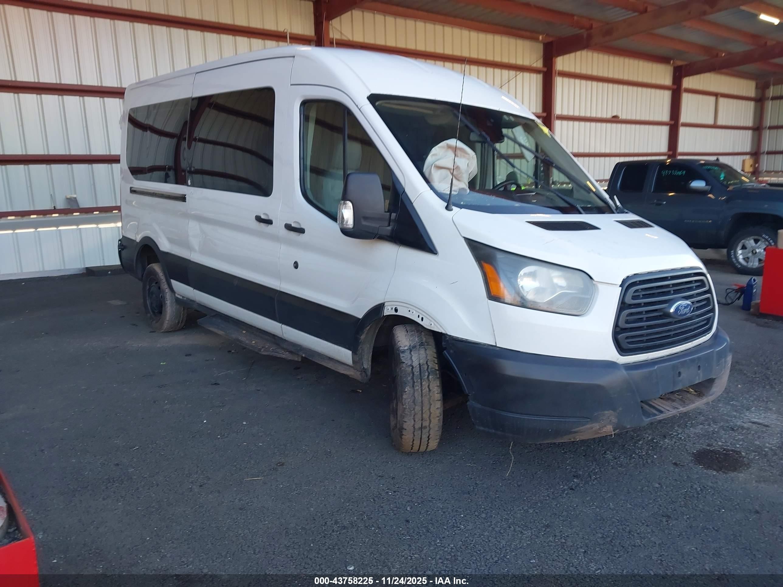 2017 Ford Transit Passenger XLT, VIN 1FBZX2CM6HKA13451 — Front end