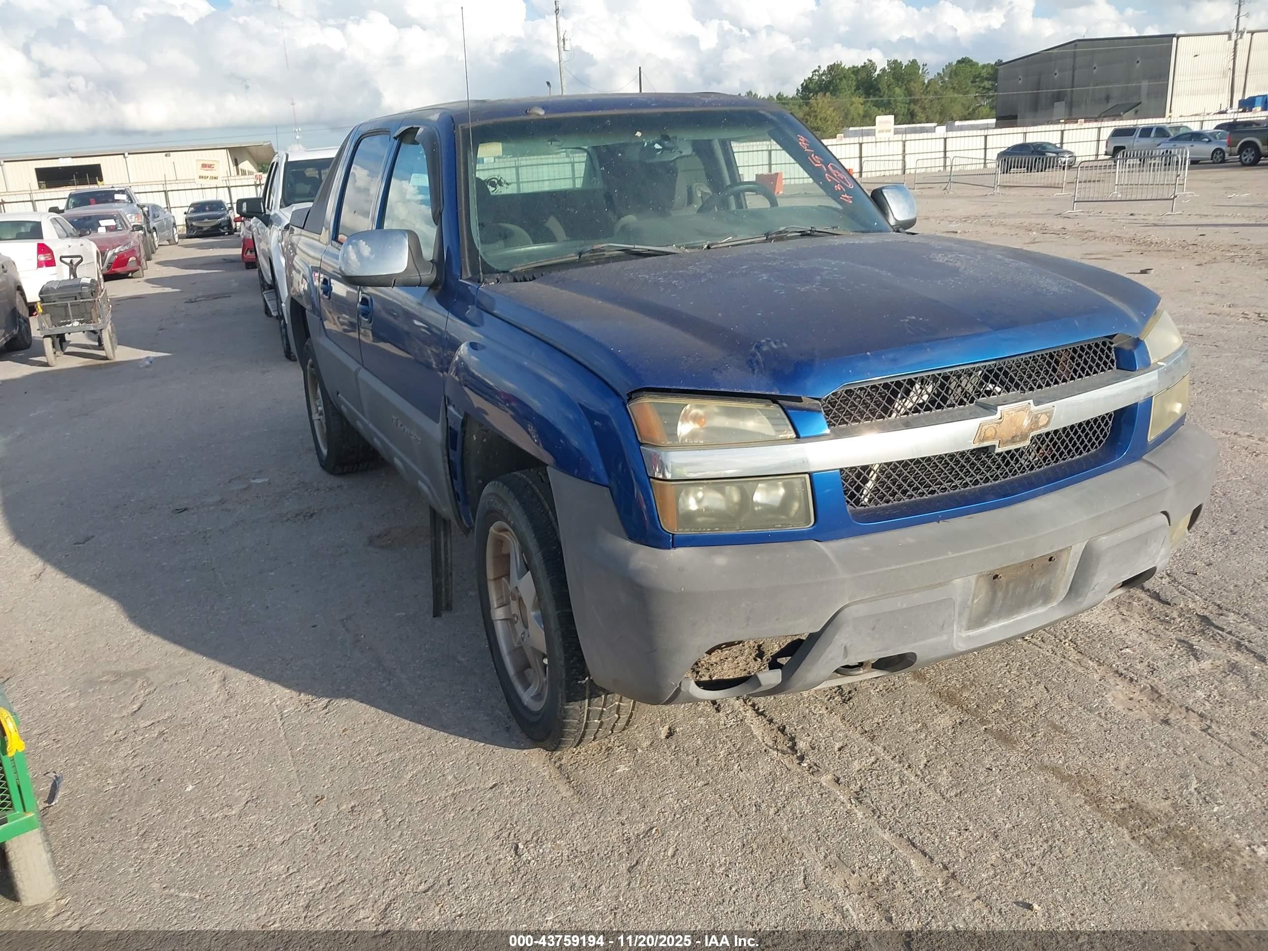 2003 Chevrolet Avalanche, VIN 3GNEC13T03G182539 — Side