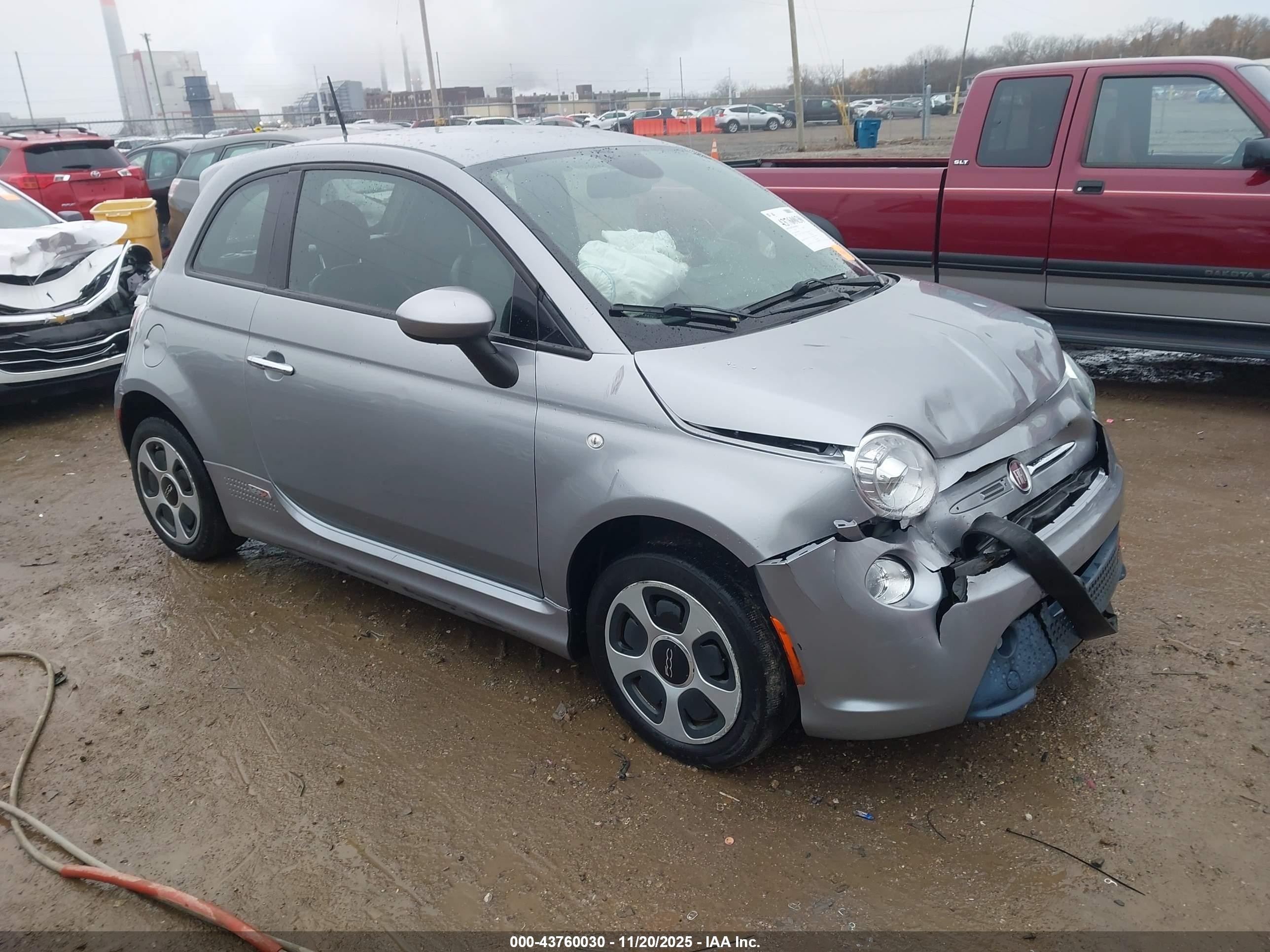 2015 FIAT 500e, VIN 3C3CFFGE9FT685390 — Front end