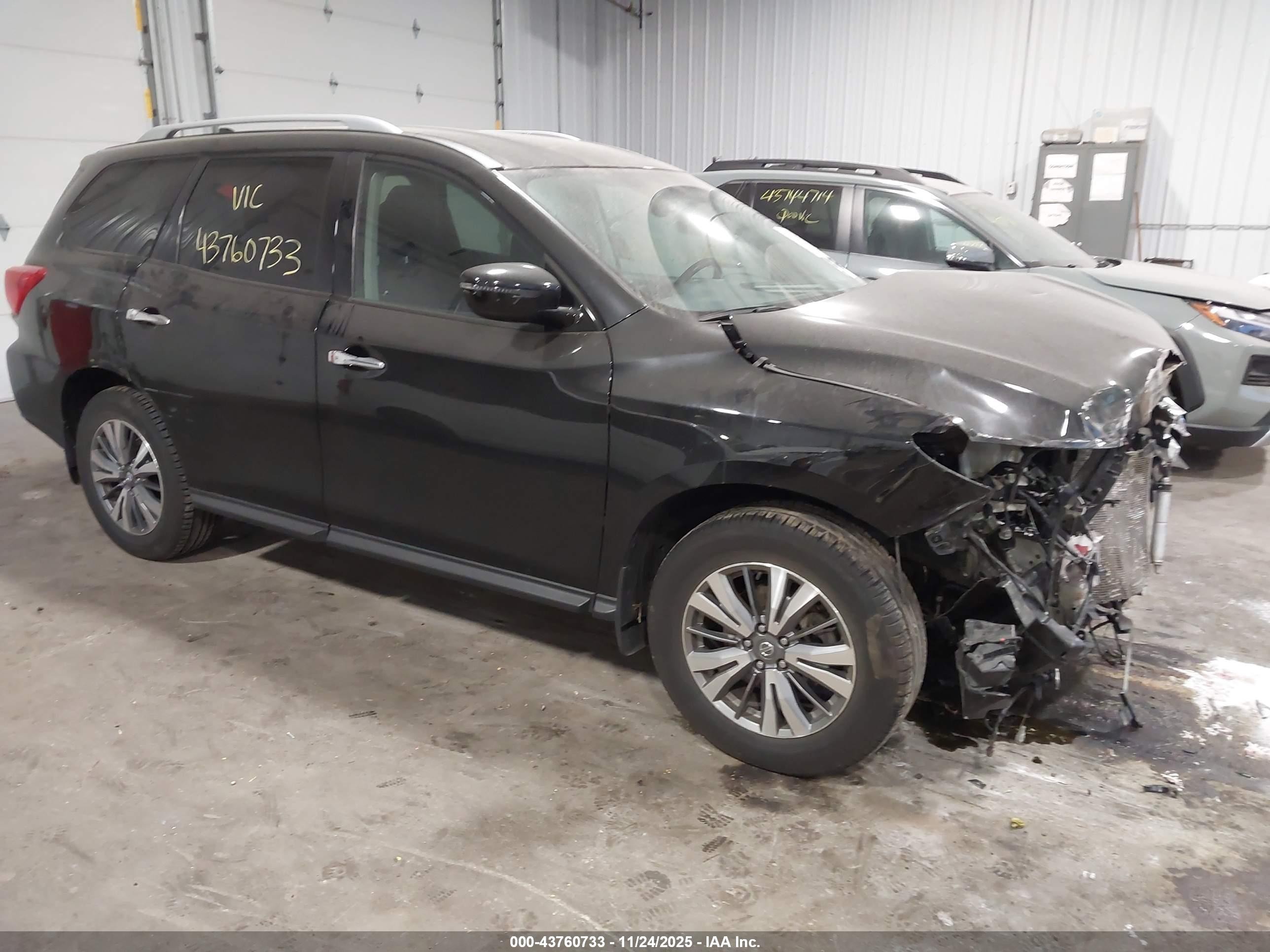 2020 Nissan Pathfinder SV, VIN 5N1DR2BM8LC620869 — Перед