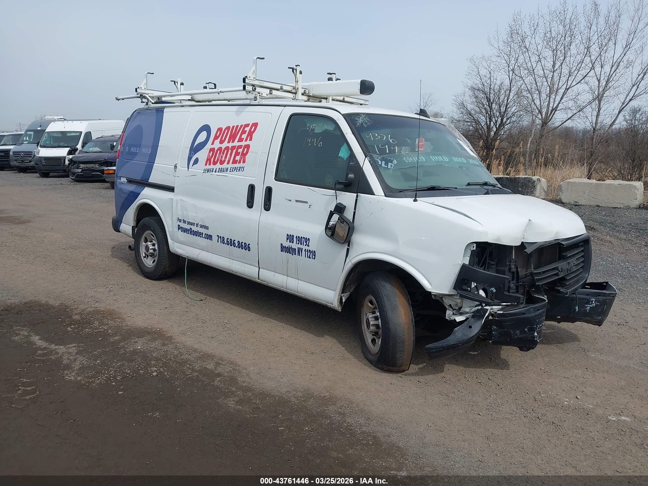2019 GMC Savana Cargo, VIN 1GTW7AFG3K1155428 — Front end