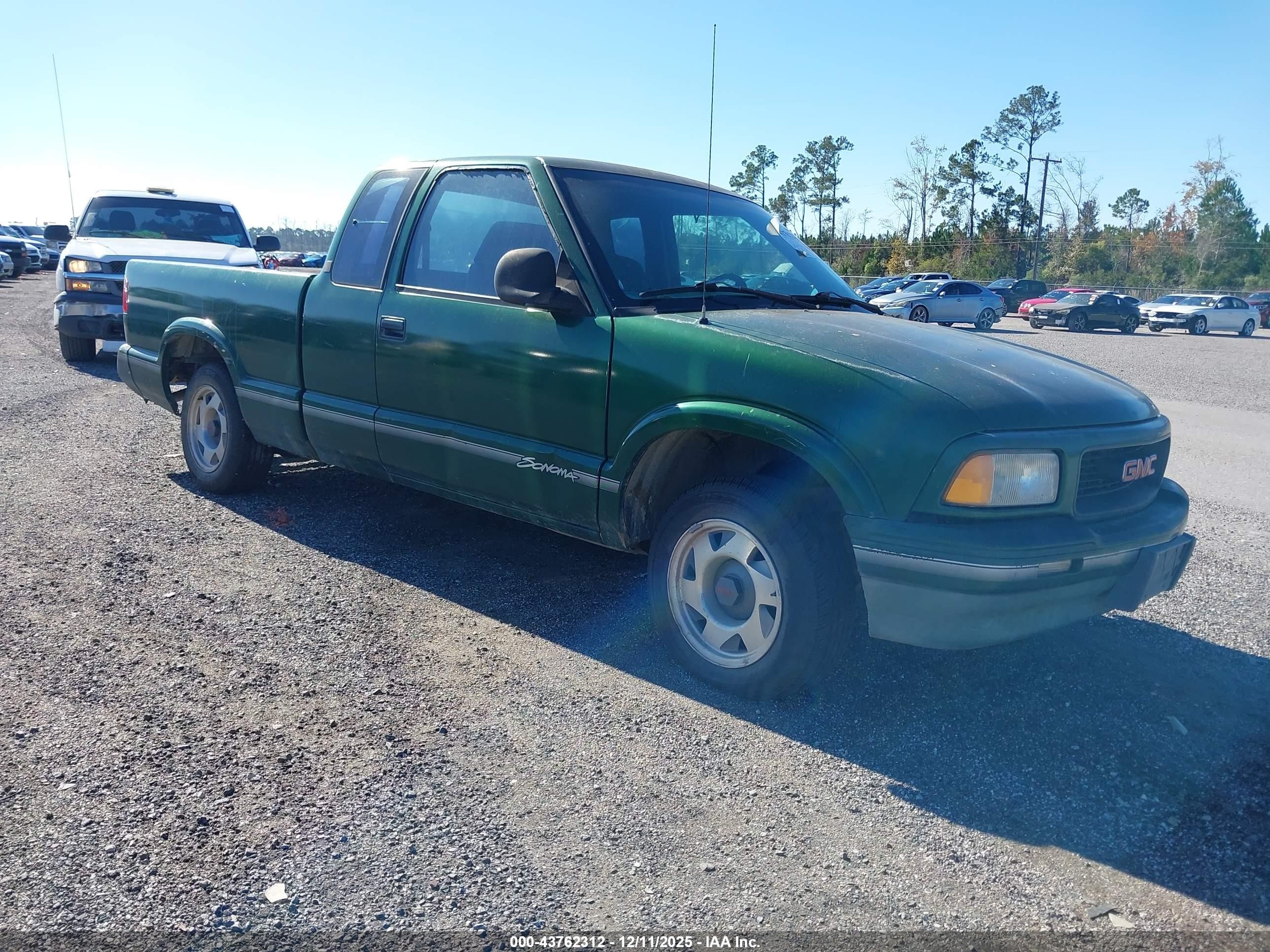 1996 GMC Sonoma SLS, VIN 1GTCS1945TK524014 — All over