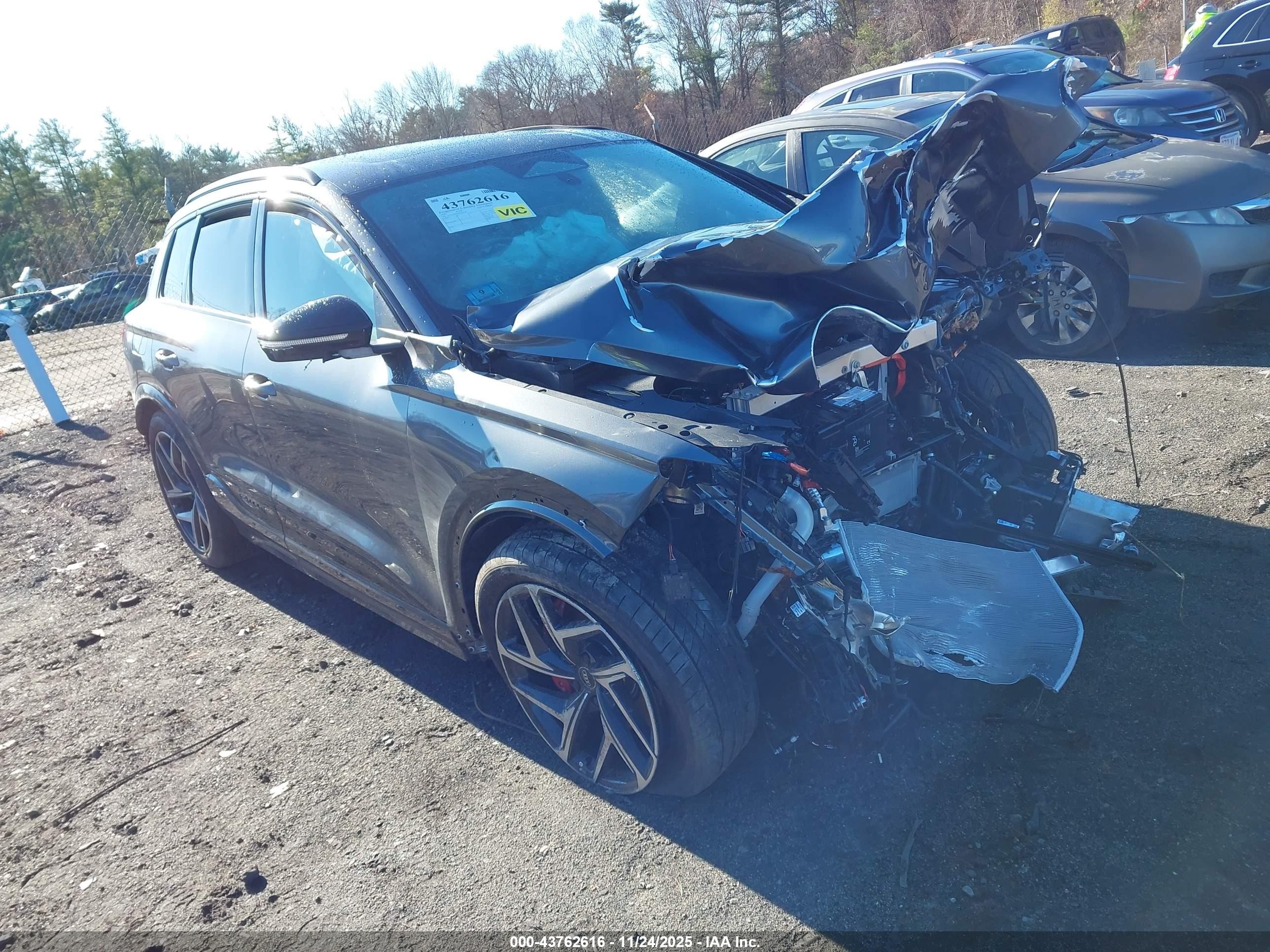 2025 Audi SQ6 e-tron, VIN WA125BGF8SA070028 — Front end
