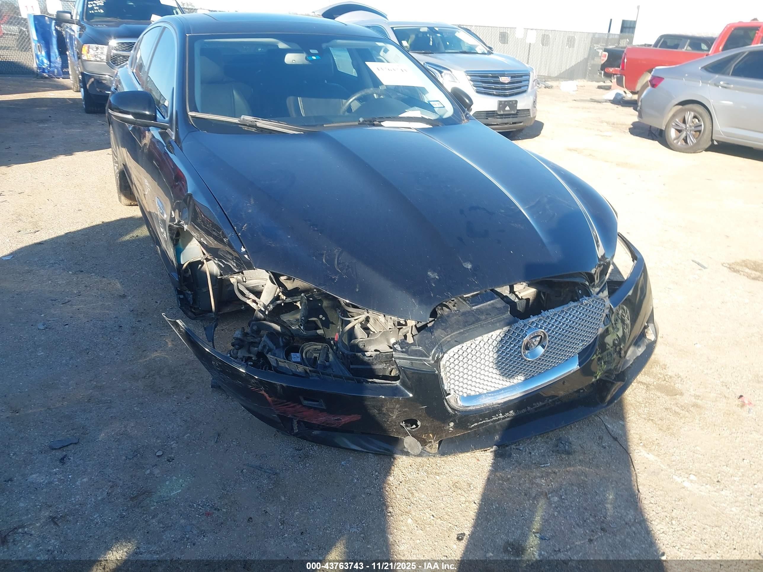 2015 Jaguar XF T Premium, VIN SAJWA0FS6FPU62841 — Front end