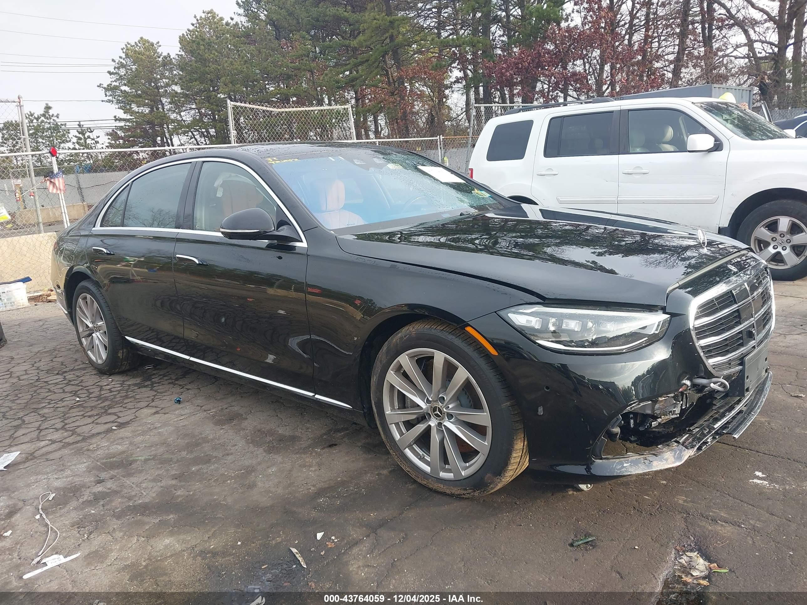 2025 Mercedes-Benz S 580, VIN W1K6G7GB2SA324351 — Front end