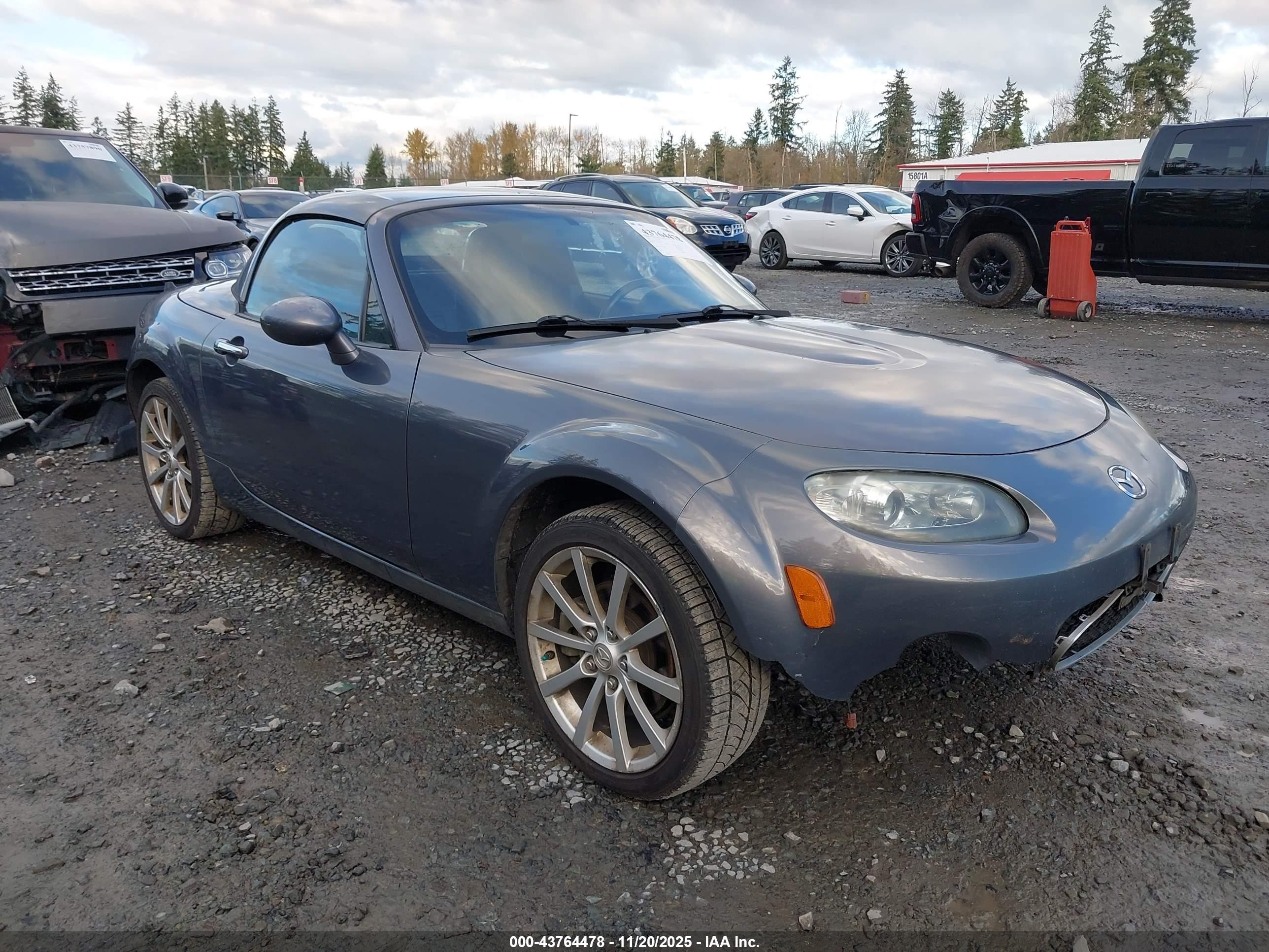 2008 Mazda MX-5 Miata Grand Touring, VIN JM1NC26FX80142677 — Front end