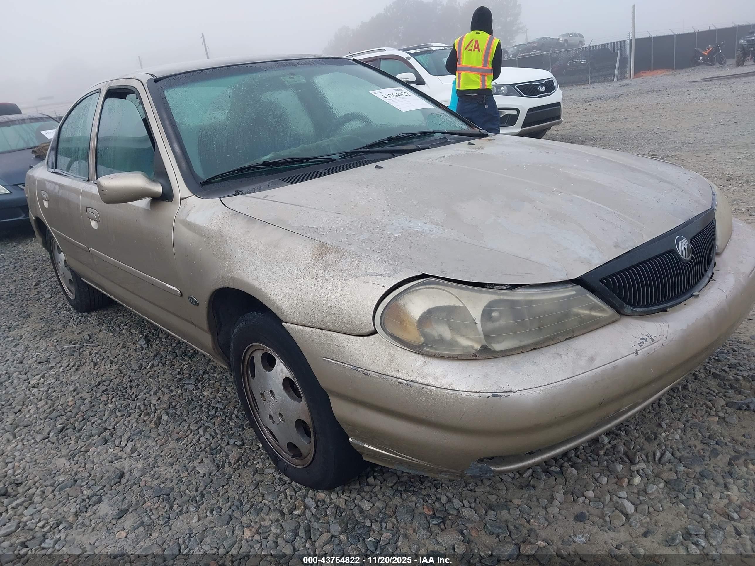 2000 Mercury Mystique GS, VIN 1MEFM653XYK604237 — Front end