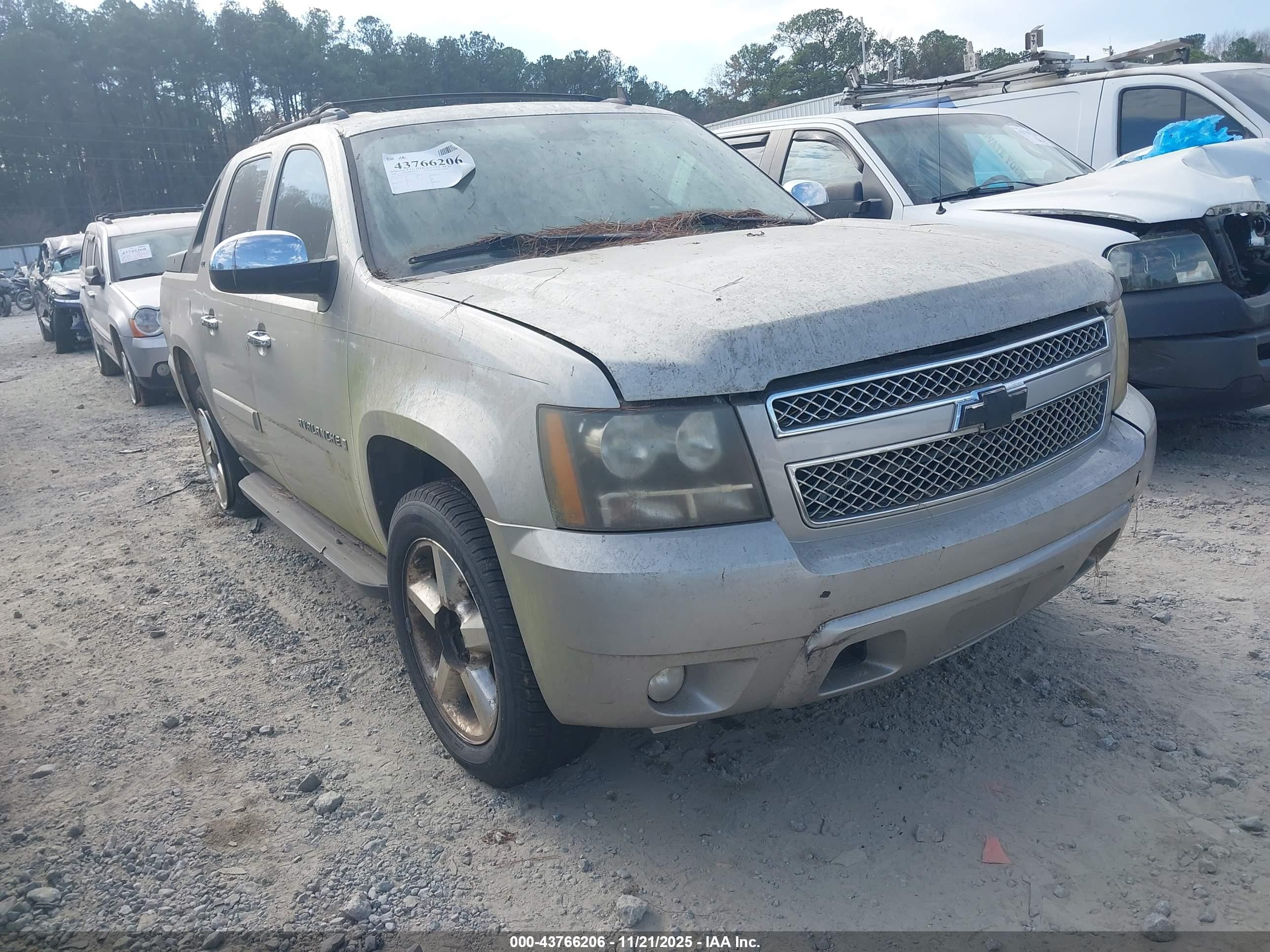 2008 Chevrolet Avalanche LS, VIN 3GNEC12018G233500 — All over