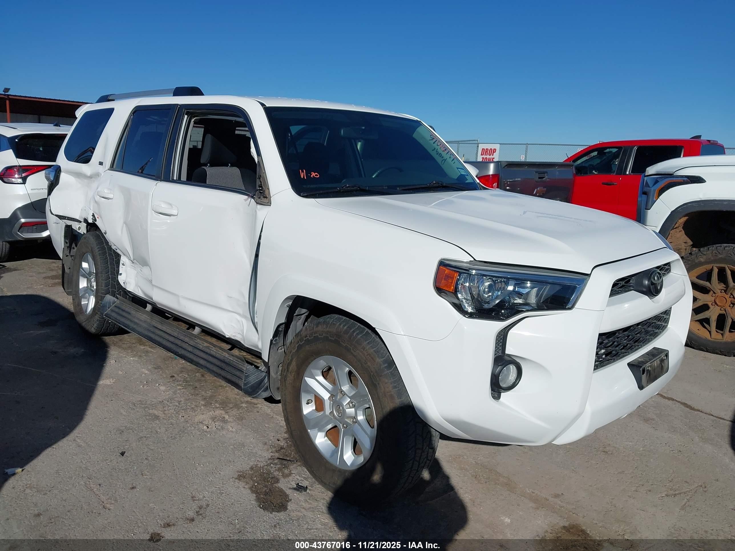 2019 Toyota 4Runner SR5 Premium, VIN JTEZU5JR8K5202382 — Side