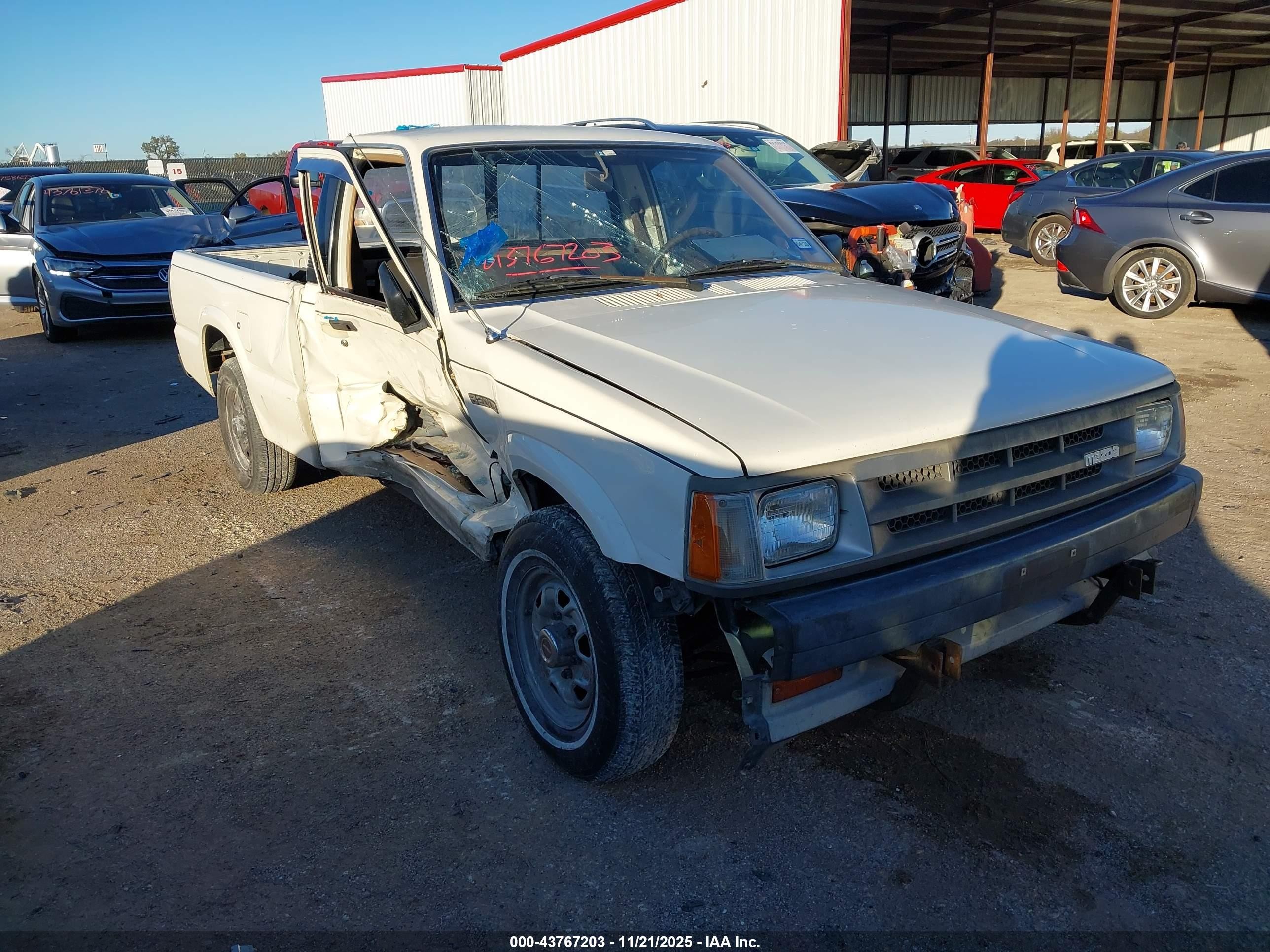 1987 Mazda B-Series SE5, VIN JM2UF111XH0583181 — Бок