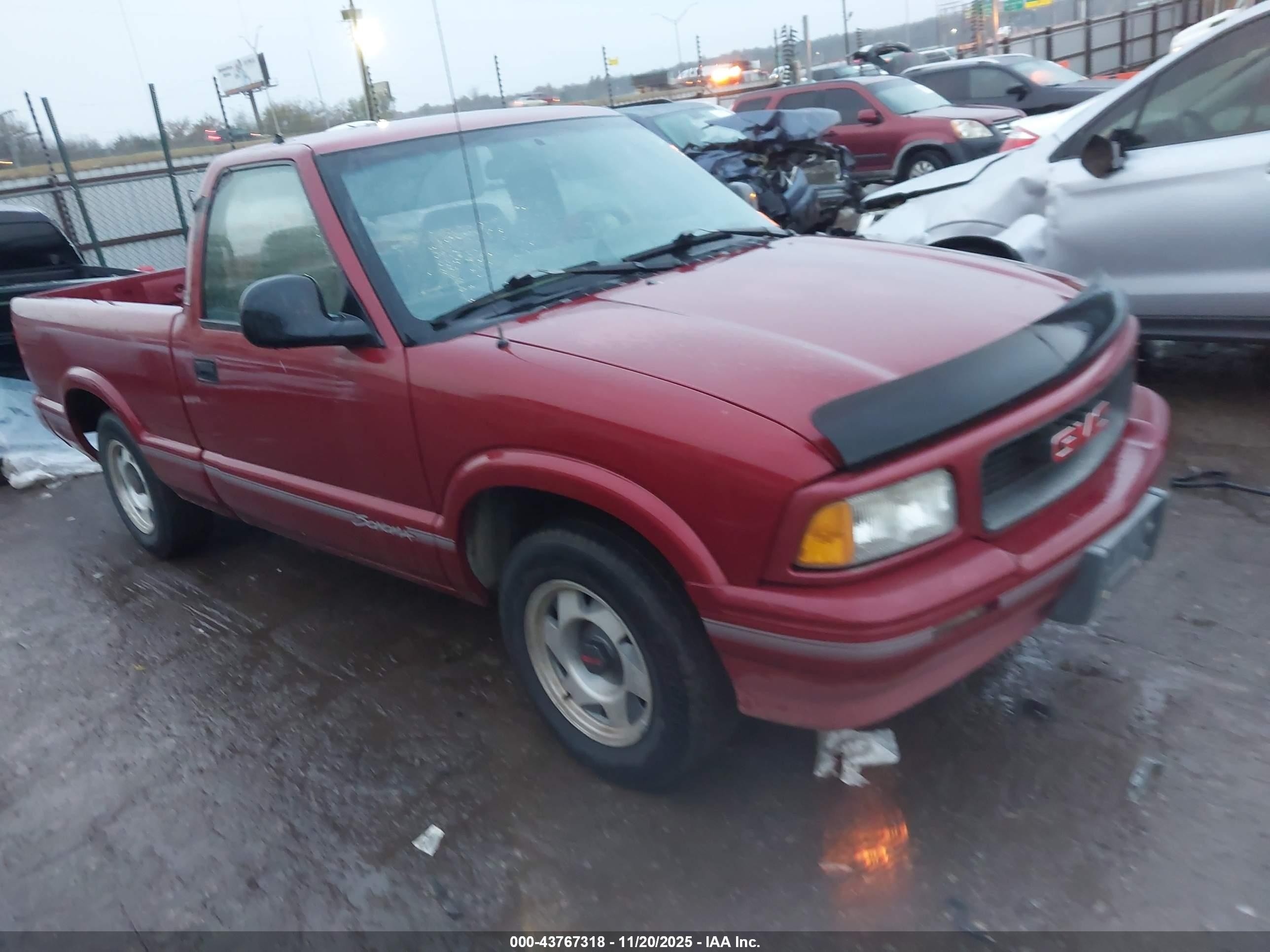 1996 GMC Sonoma, VIN 1GTCS1446TK515720 — Rear end