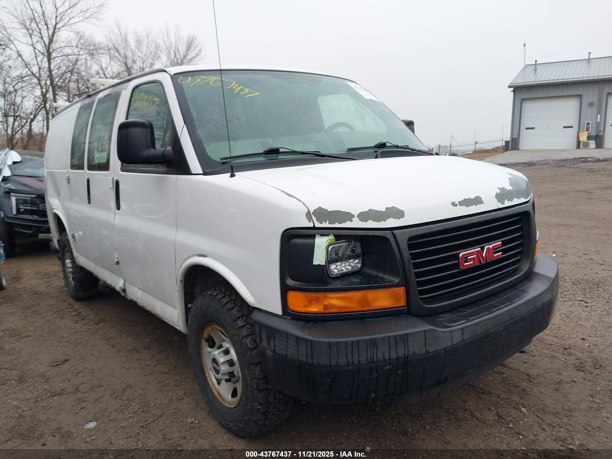 2009 GMC Savana Cargo, VIN 1GTGG25C191127307 — Rear end