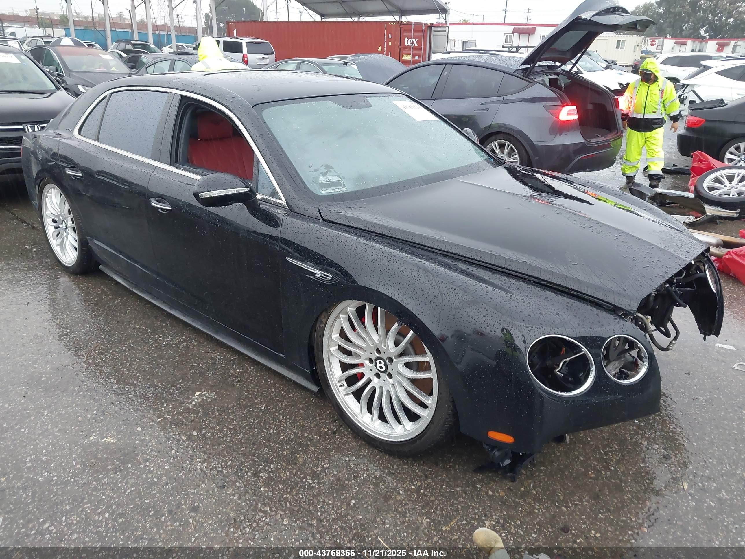 2014 Bentley Flying Spur, VIN SCBEC9ZA0EC091096 — Front end