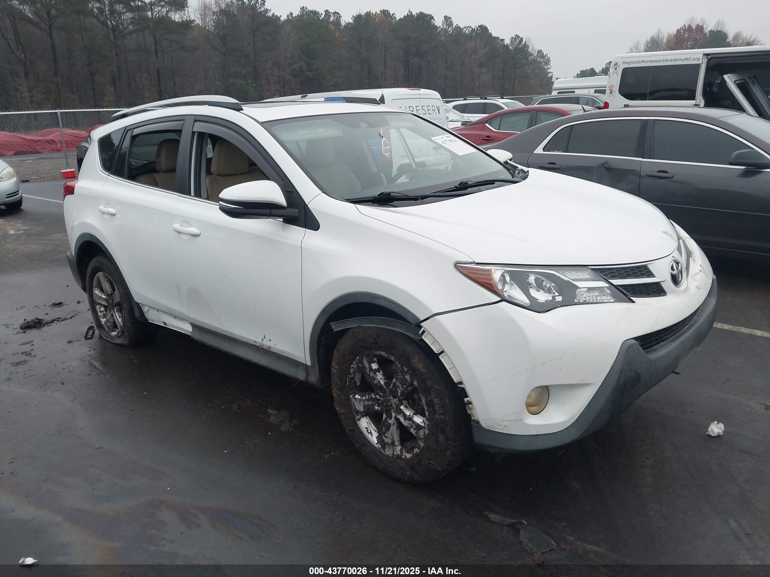 2014 Toyota RAV4 XLE, VIN 2T3WFREVXEW122501 — Auction photo