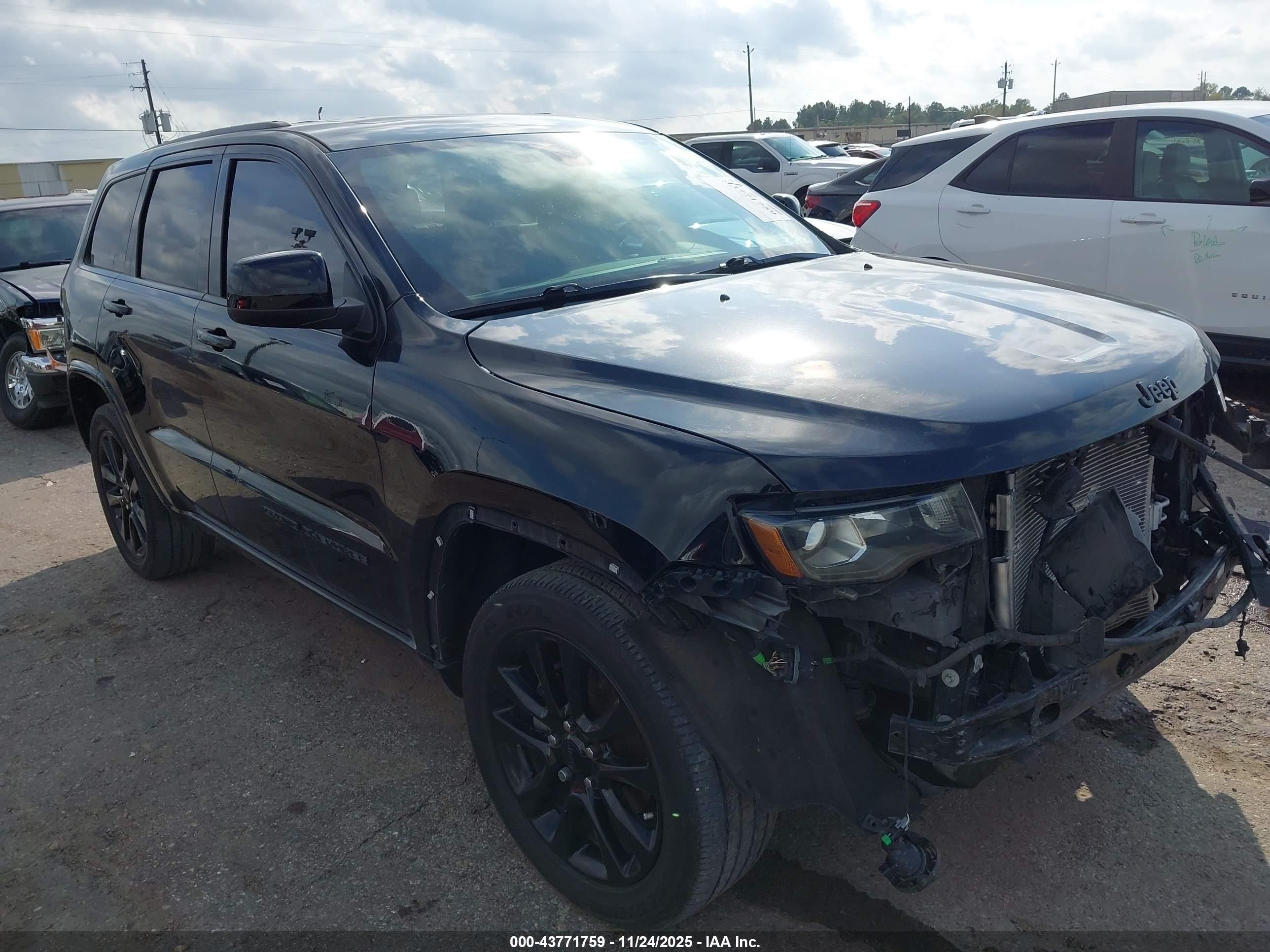 2019 Jeep Grand Cherokee Laredo E, VIN 1C4RJEAG0KC673238 — Front end