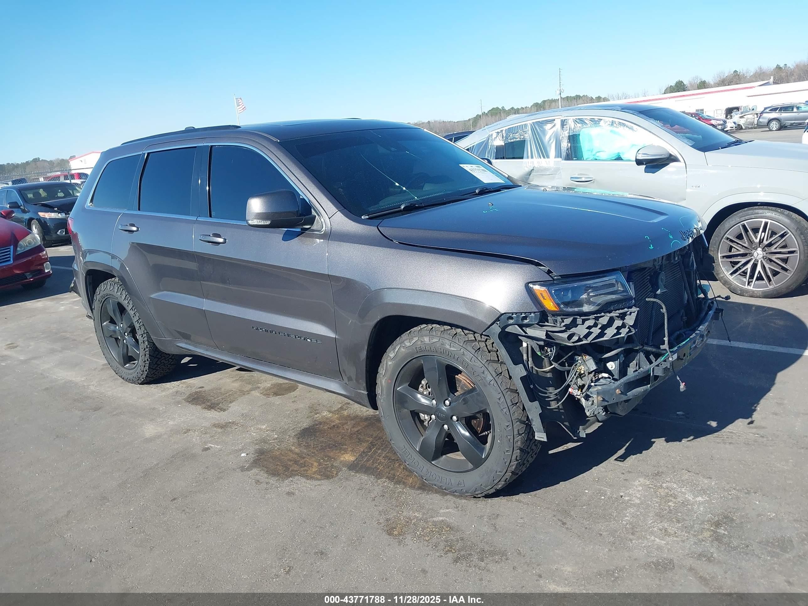 2015 Jeep Grand Cherokee Overland, VIN 1C4RJFCGXFC113056 — Перед