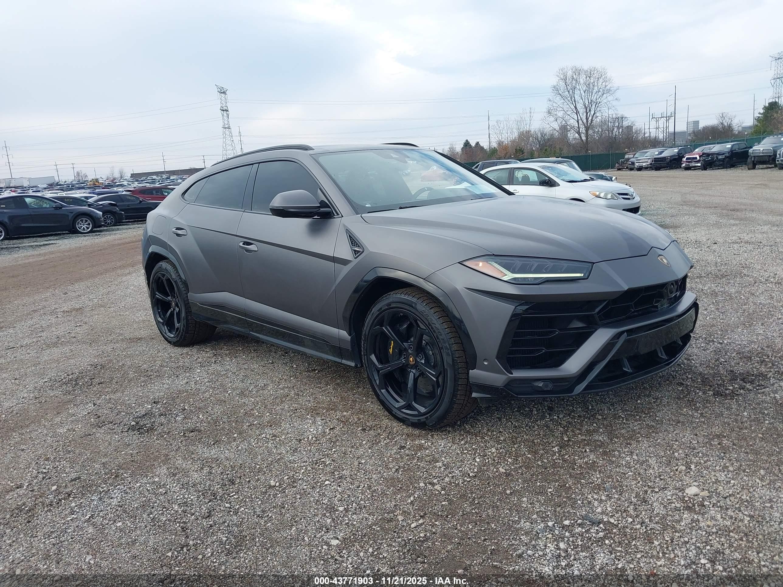 2022 Lamborghini Urus, VIN ZPBUA1ZL5NLA19322 — Side