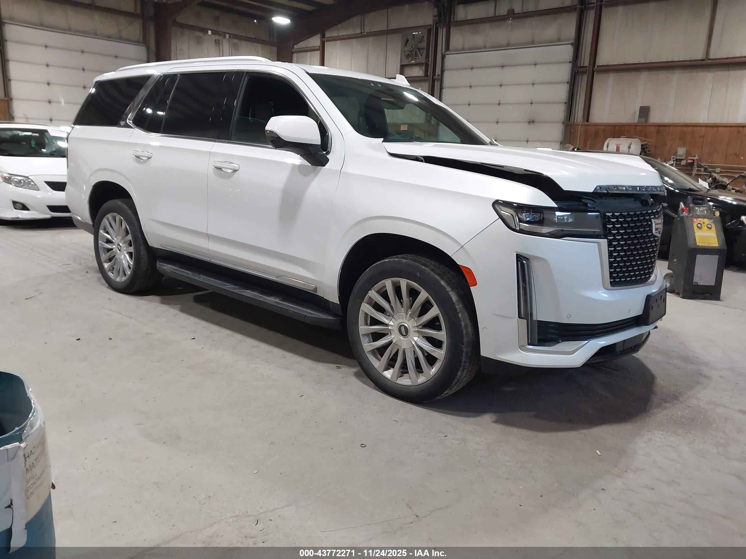 2023 Cadillac Escalade 4WD Premium Luxury, VIN 1GYS4BKL7PR336924 — Front end