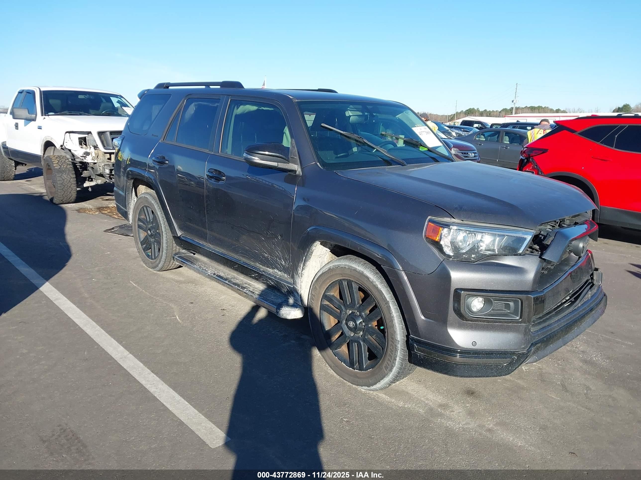 2019 Toyota 4Runner SR5 Premium, VIN JTEZU5JR3K5203083 — Front end