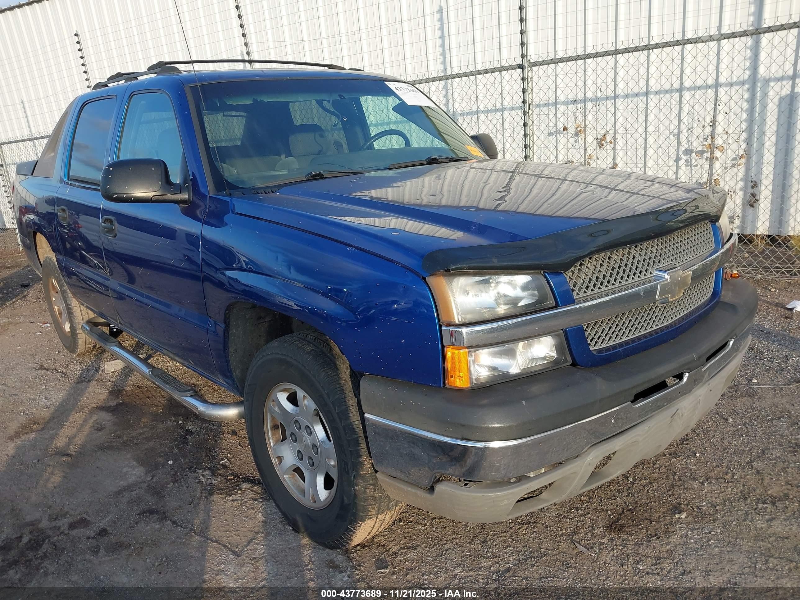 2004 Chevrolet Avalanche Z66, VIN 3GNEC12T74G112121 — Side