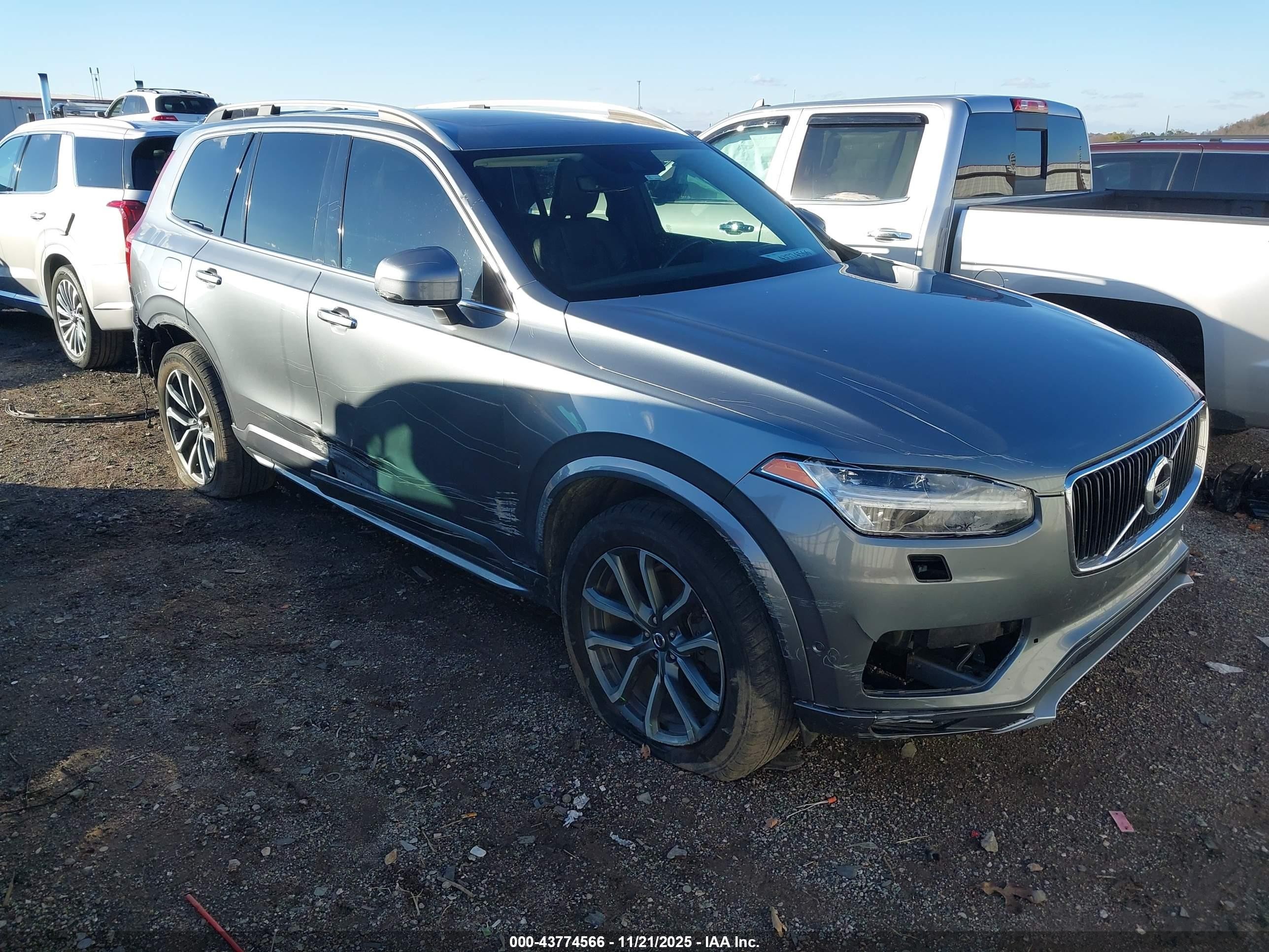2019 Volvo XC90 Momentum, VIN YV4102CK4K1452038 — Бок