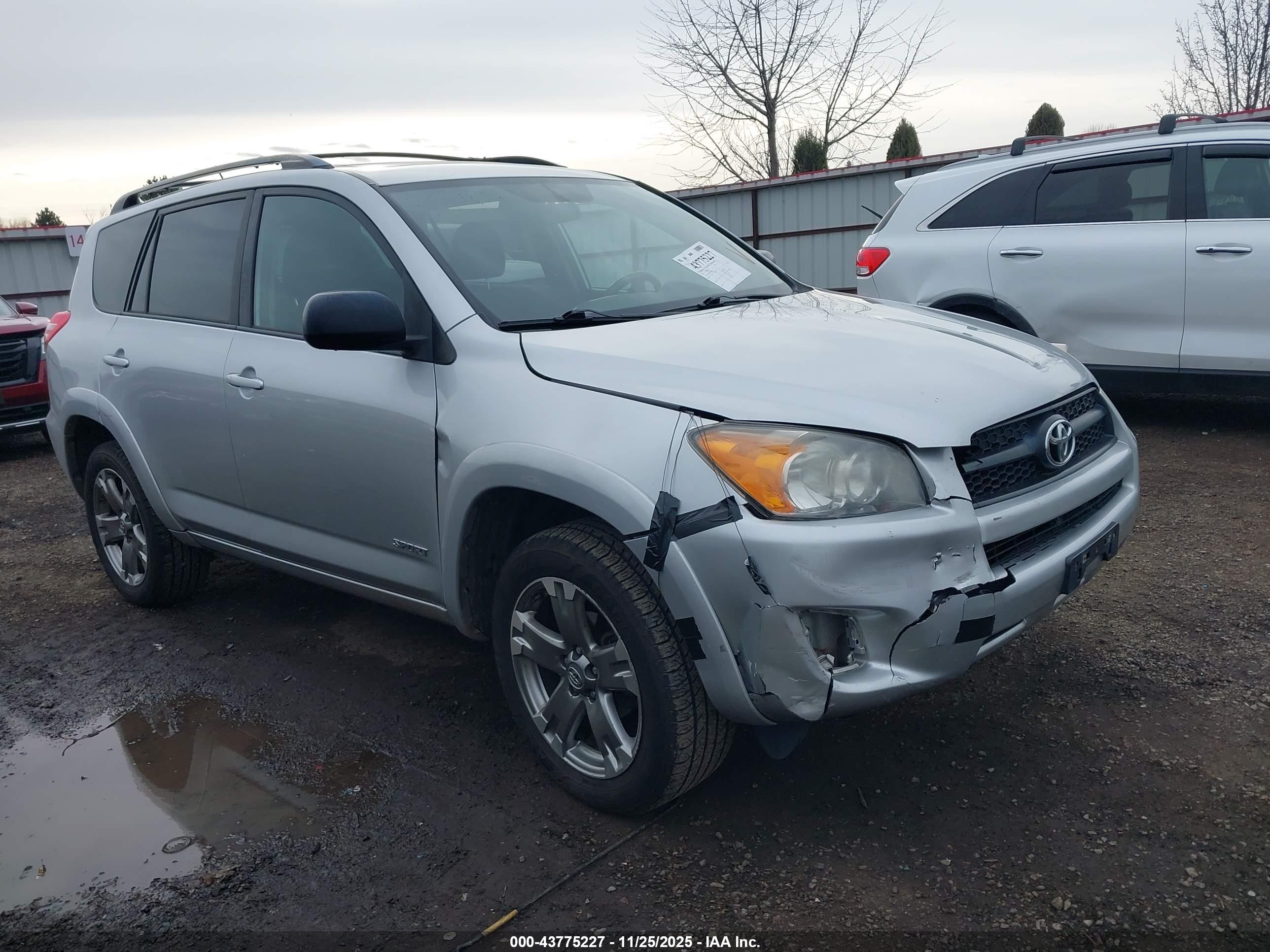 2011 Toyota RAV4 Sport, VIN 2T3RF4DV1BW108662 — Front end