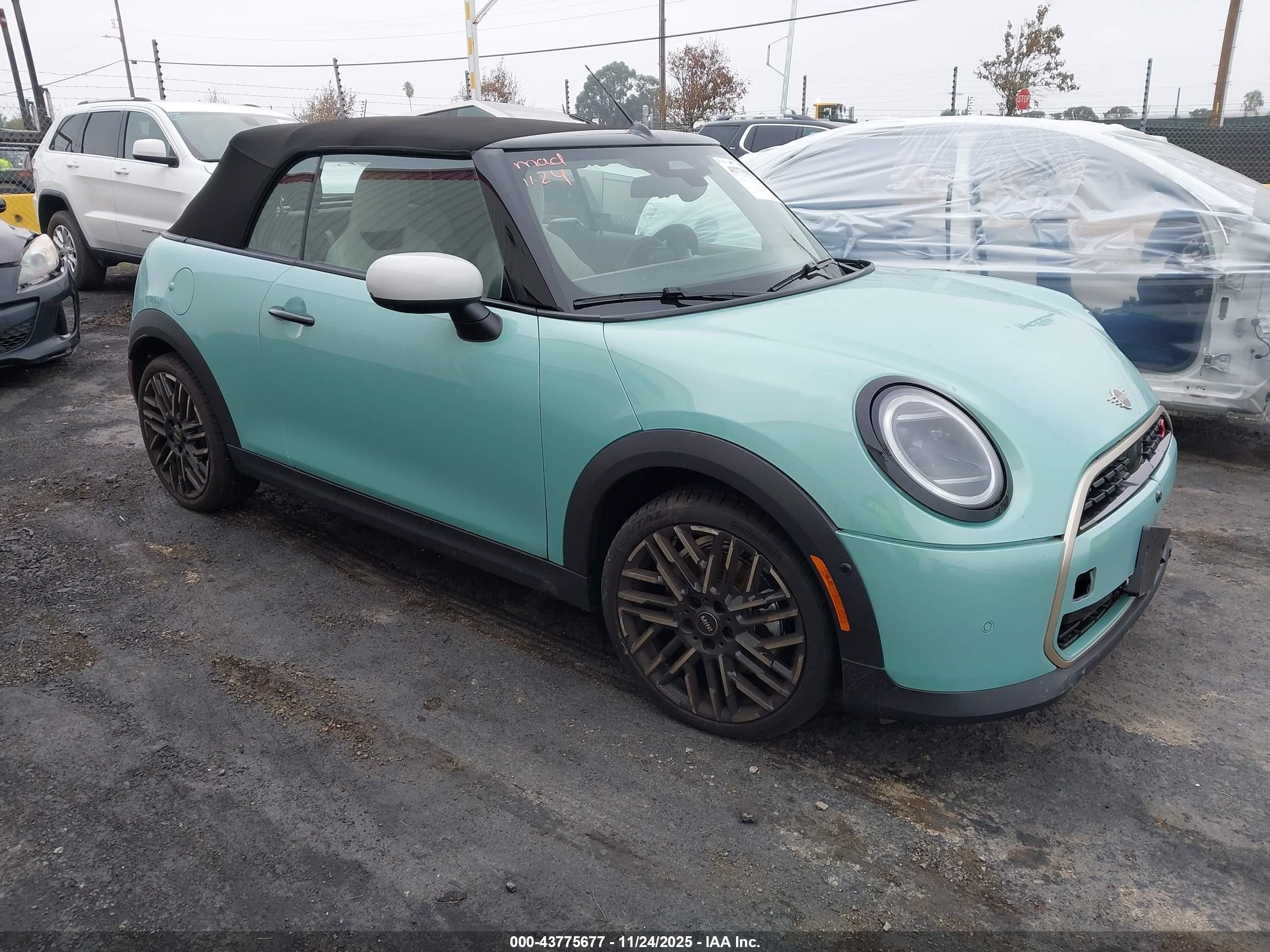 2025 MINI Convertible Cooper S, VIN WMW23GX05S2X03029 — Перед