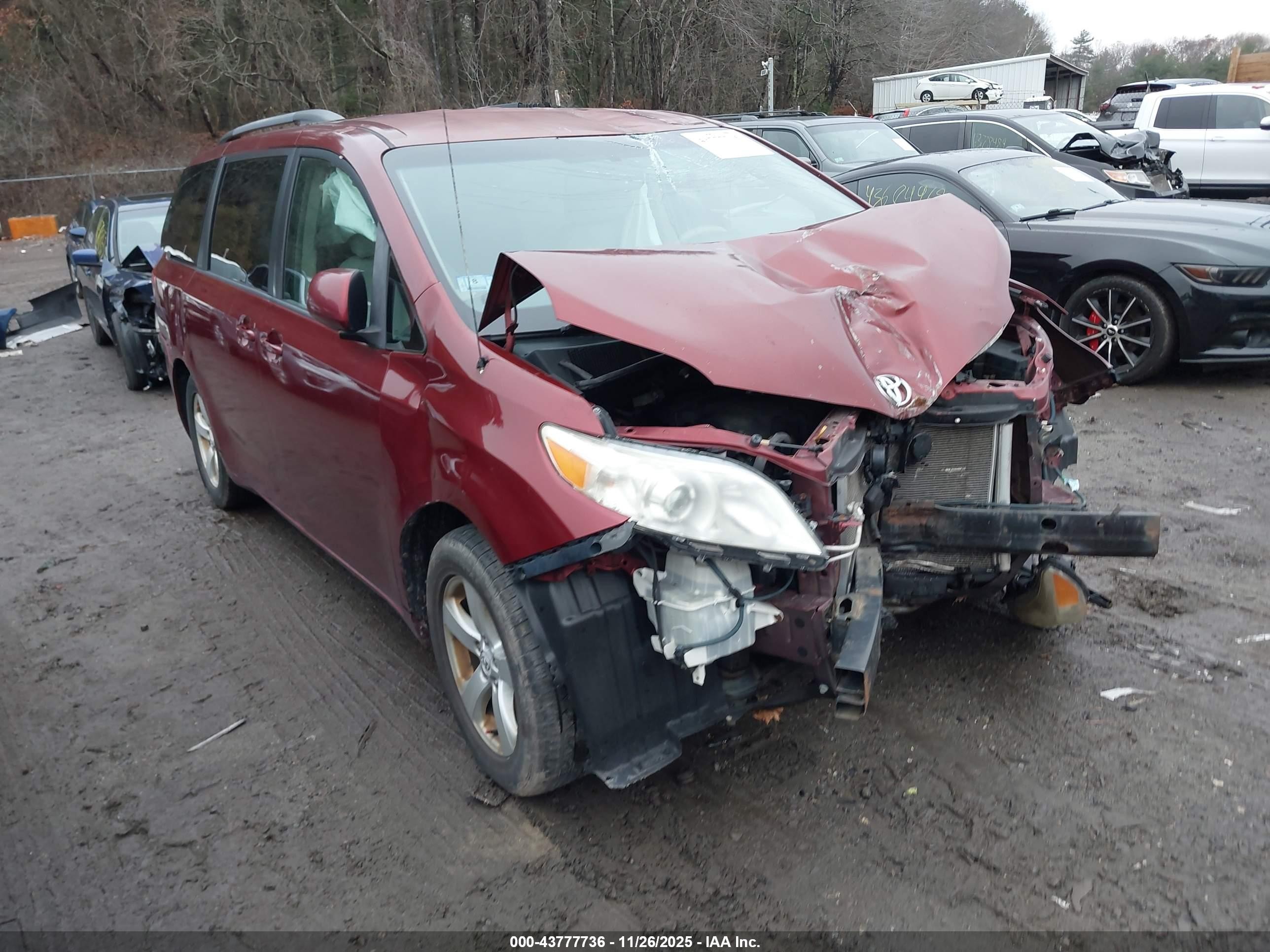 2011 Toyota Sienna LE, VIN 5TDKK3DC8BS149832 — All over