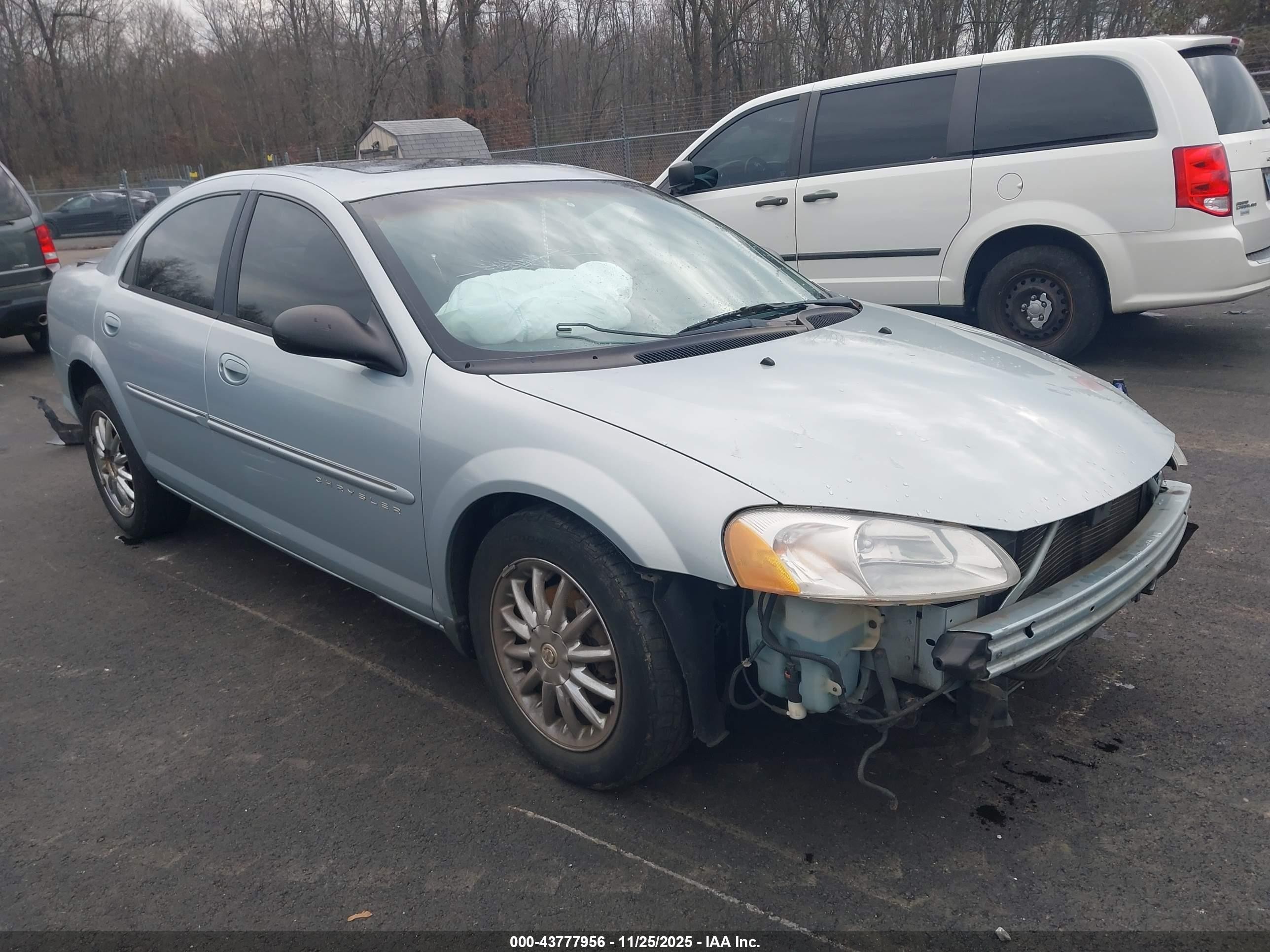 2001 Chrysler Sebring LXi, VIN 1C3EL56U61N641232 — Перед