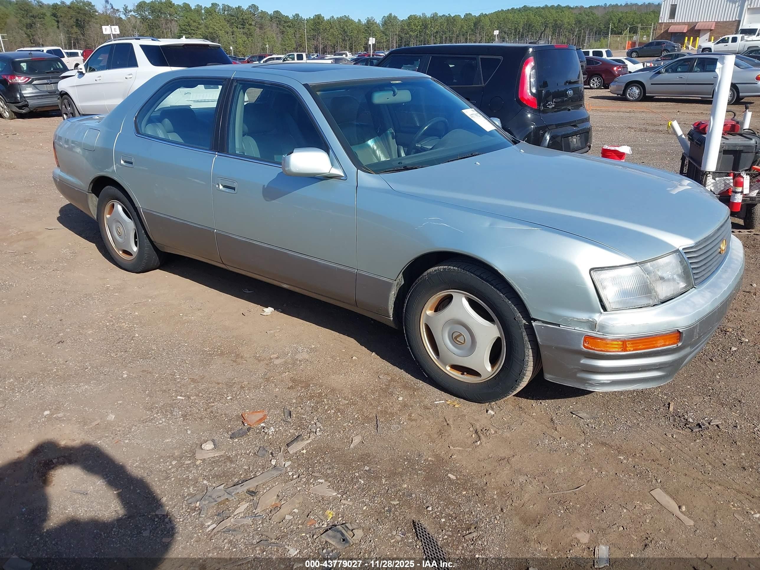 1997 Lexus LS 400, VIN JT8BH28F7V0096818 — Front end