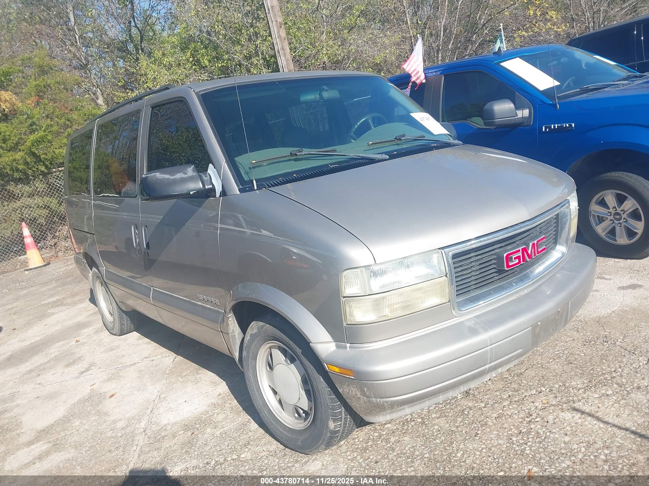 2002 GMC Safari, VIN 1GKDM19X72B511888 — Repossession