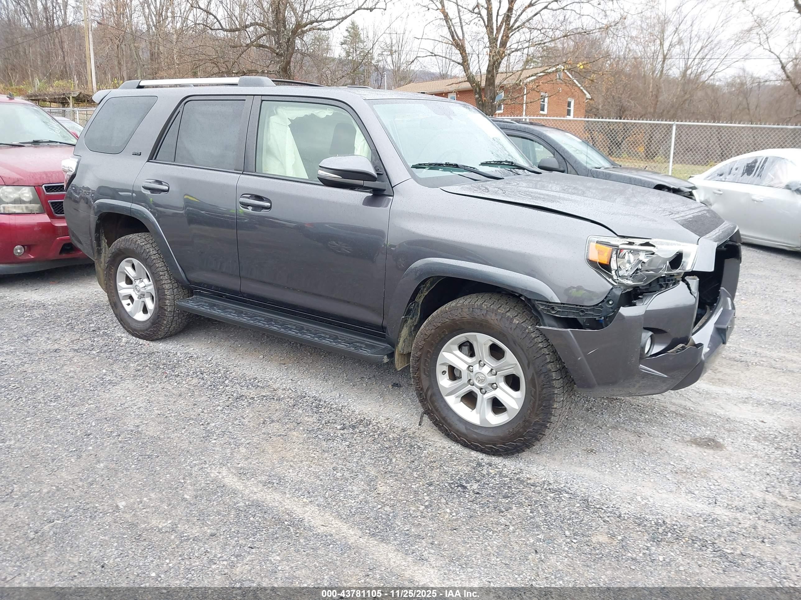 2019 Toyota 4Runner TRD Pro, VIN JTEBU5JR5K5689820 — Front end
