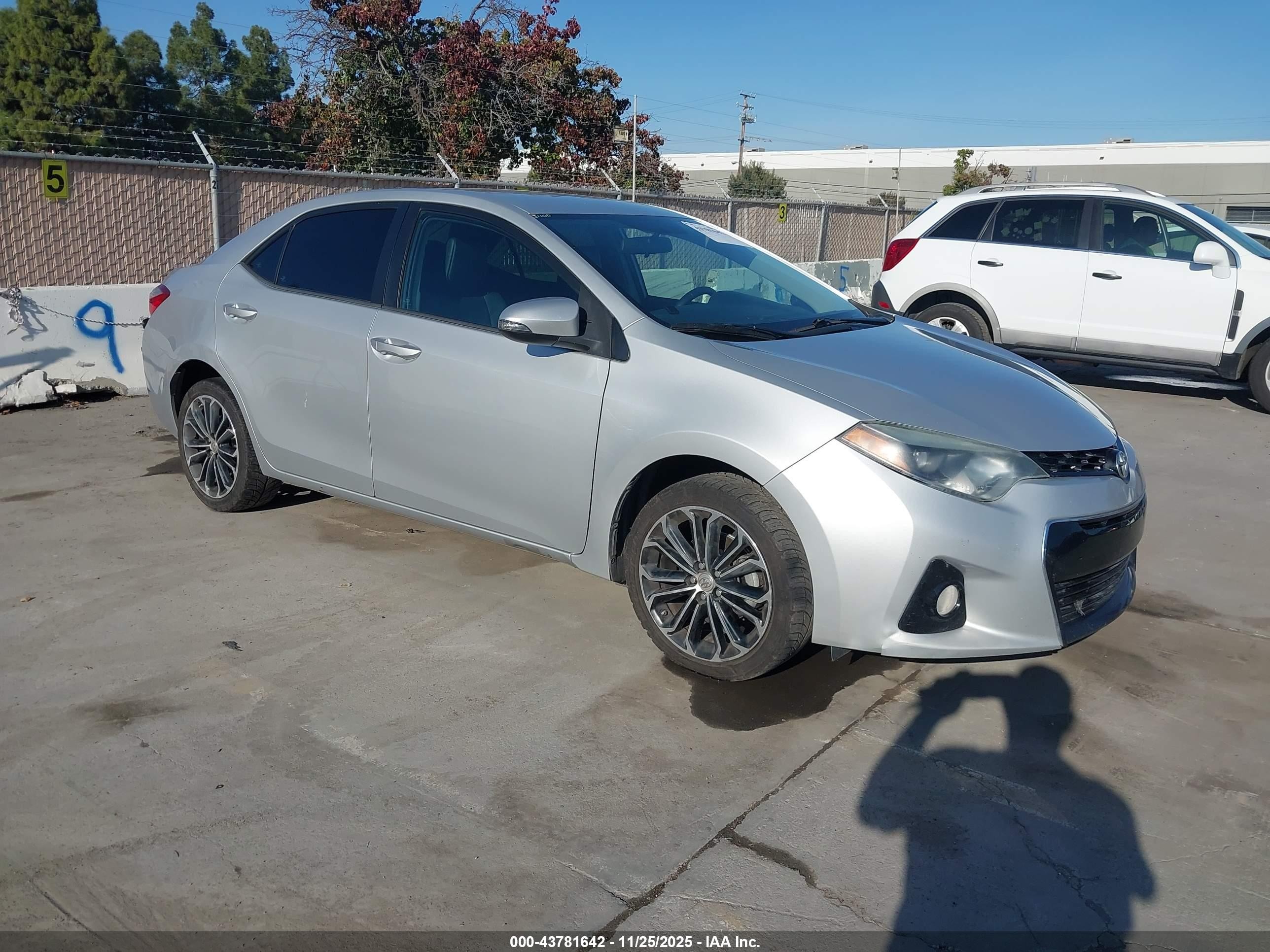 2015 Toyota Corolla LE, VIN 5YFBURHE1FP232753 — Rear end