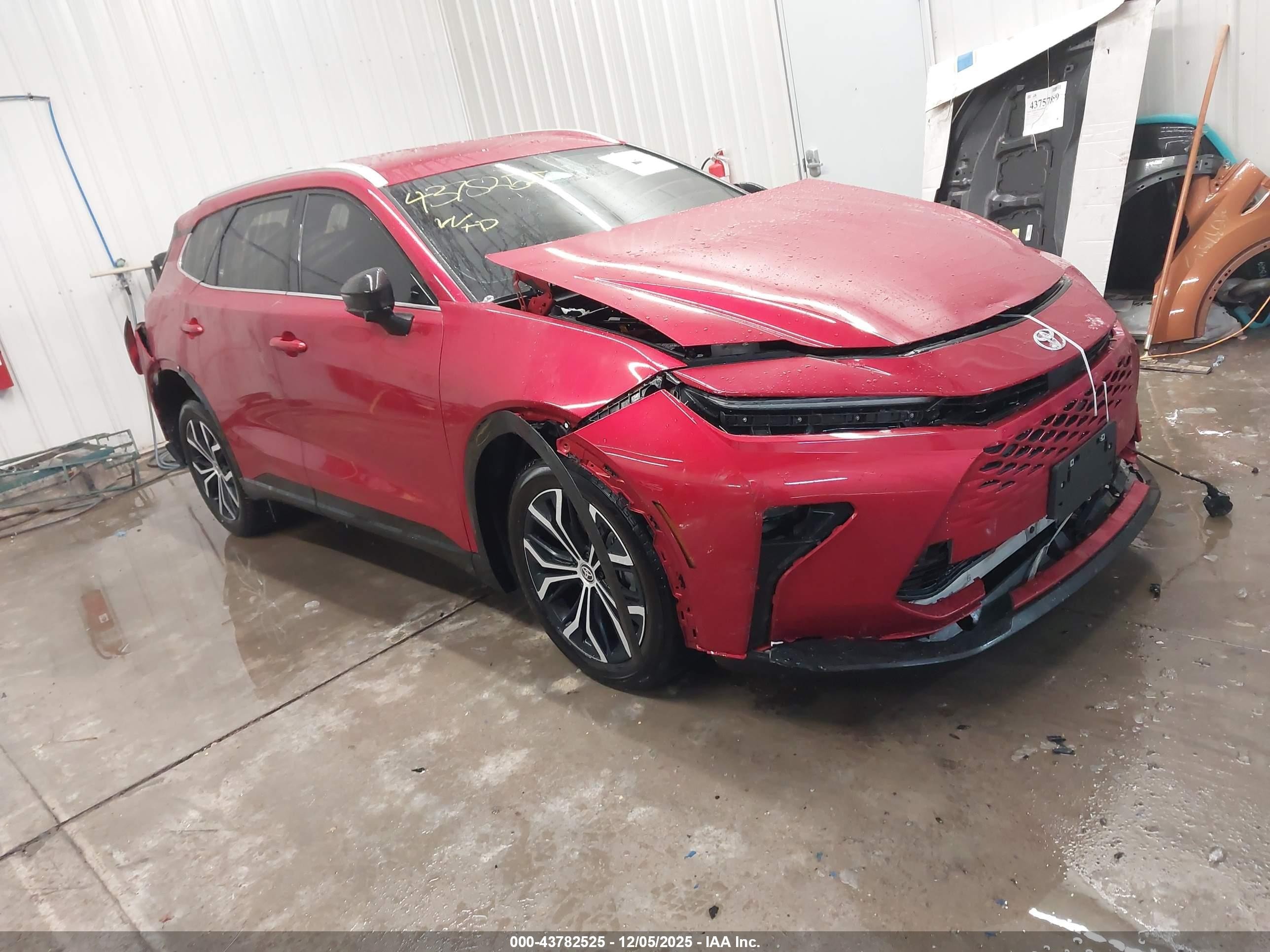 2025 Toyota Crown XLE, VIN JTDACAAJ7S3001317 — All over