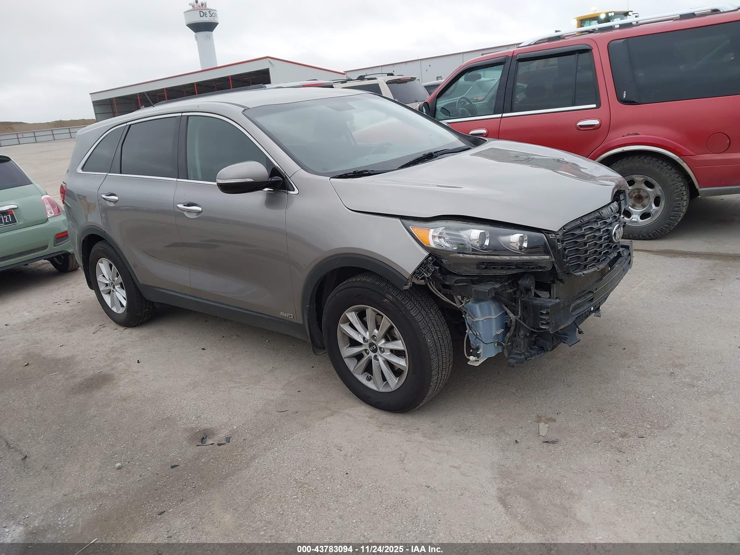 2019 Kia Sorento LX, VIN 5XYPGDA38KG473636 — Front end