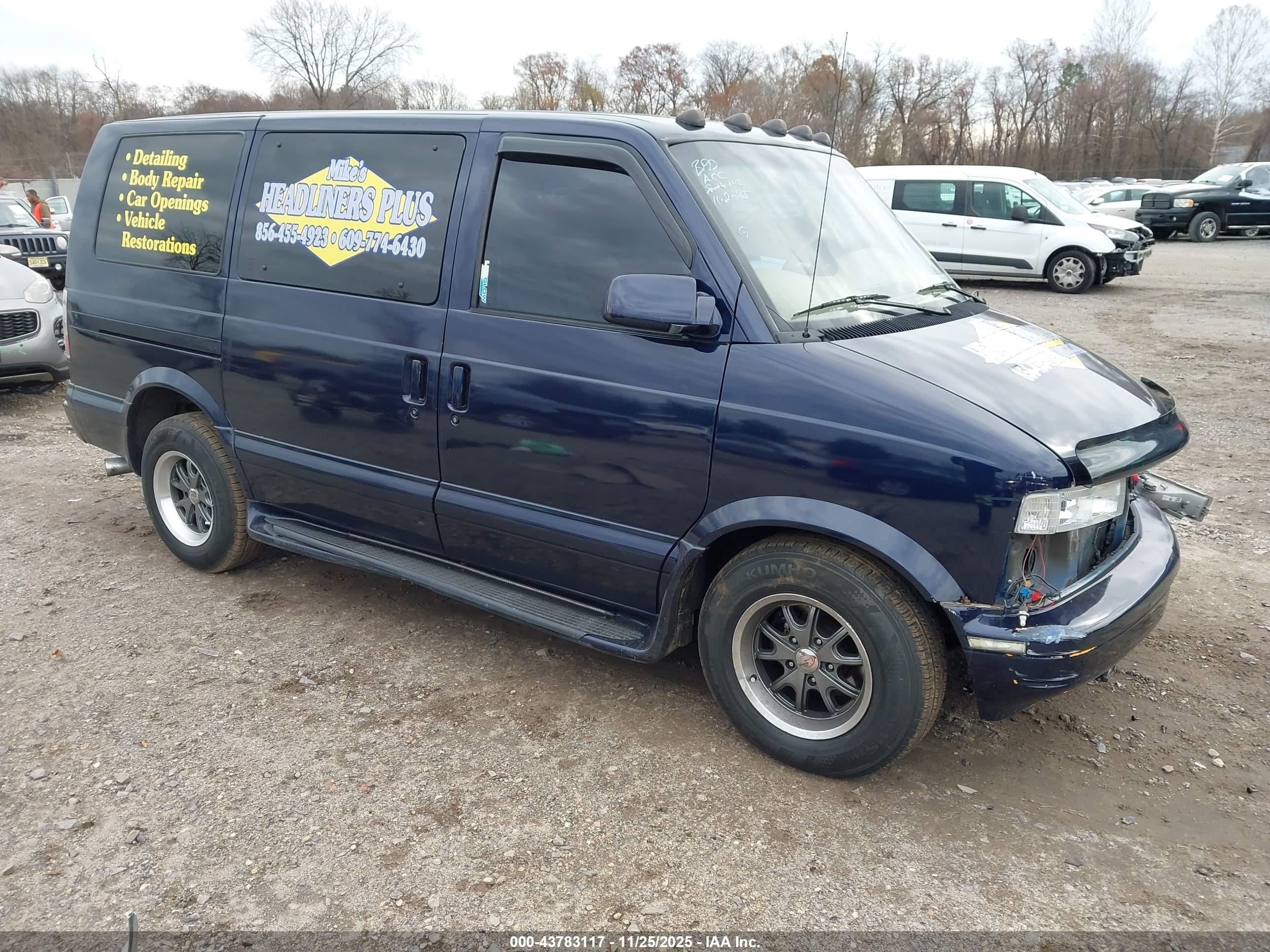 2002 GMC Safari Cargo, VIN 1GTDM19XX2B507653 — Front end